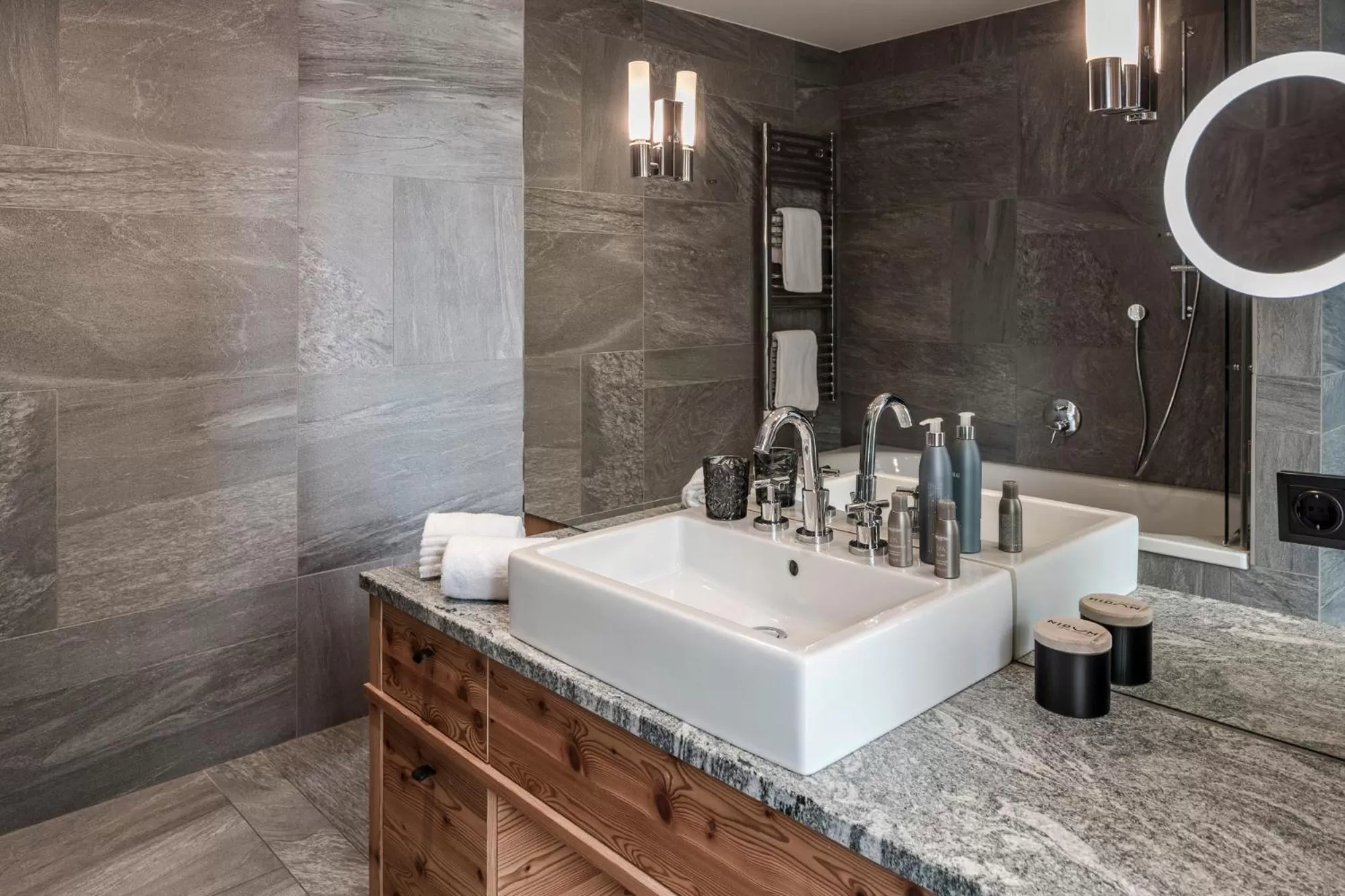 NIDUM - Casual Luxury Hotel