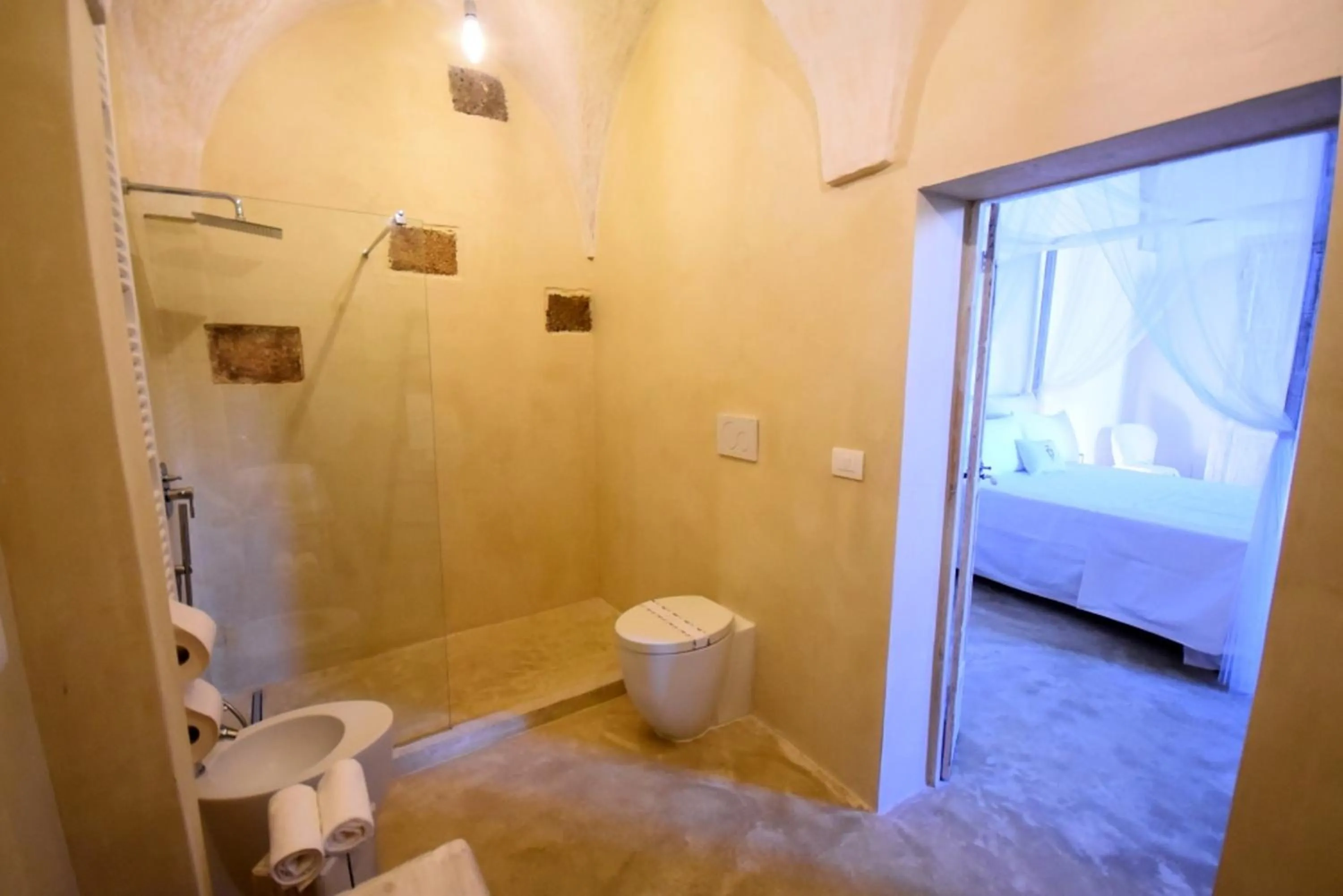 Bathroom in Palazzo Castriota