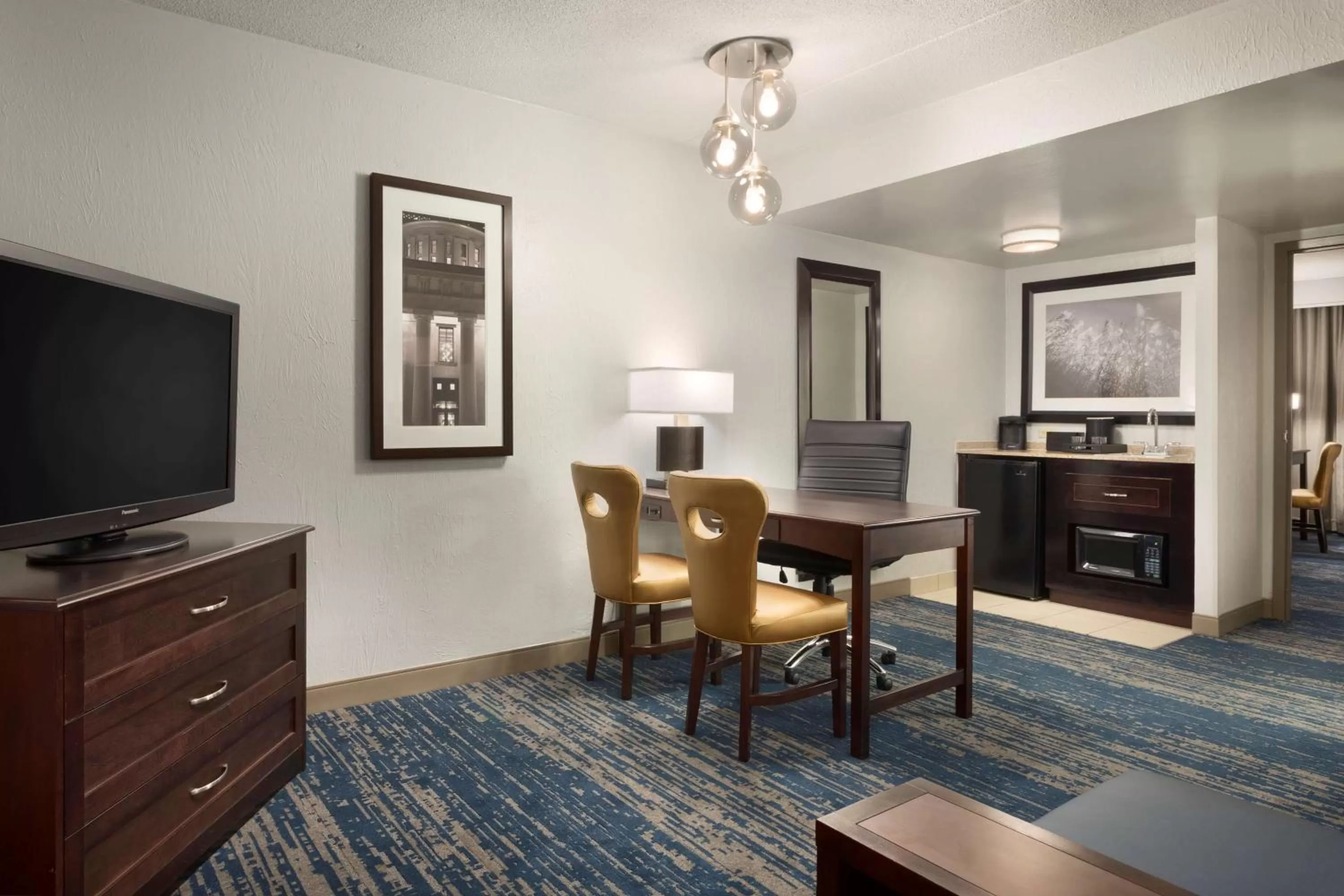 Coffee/tea facilities in Embassy Suites by Hilton Columbus