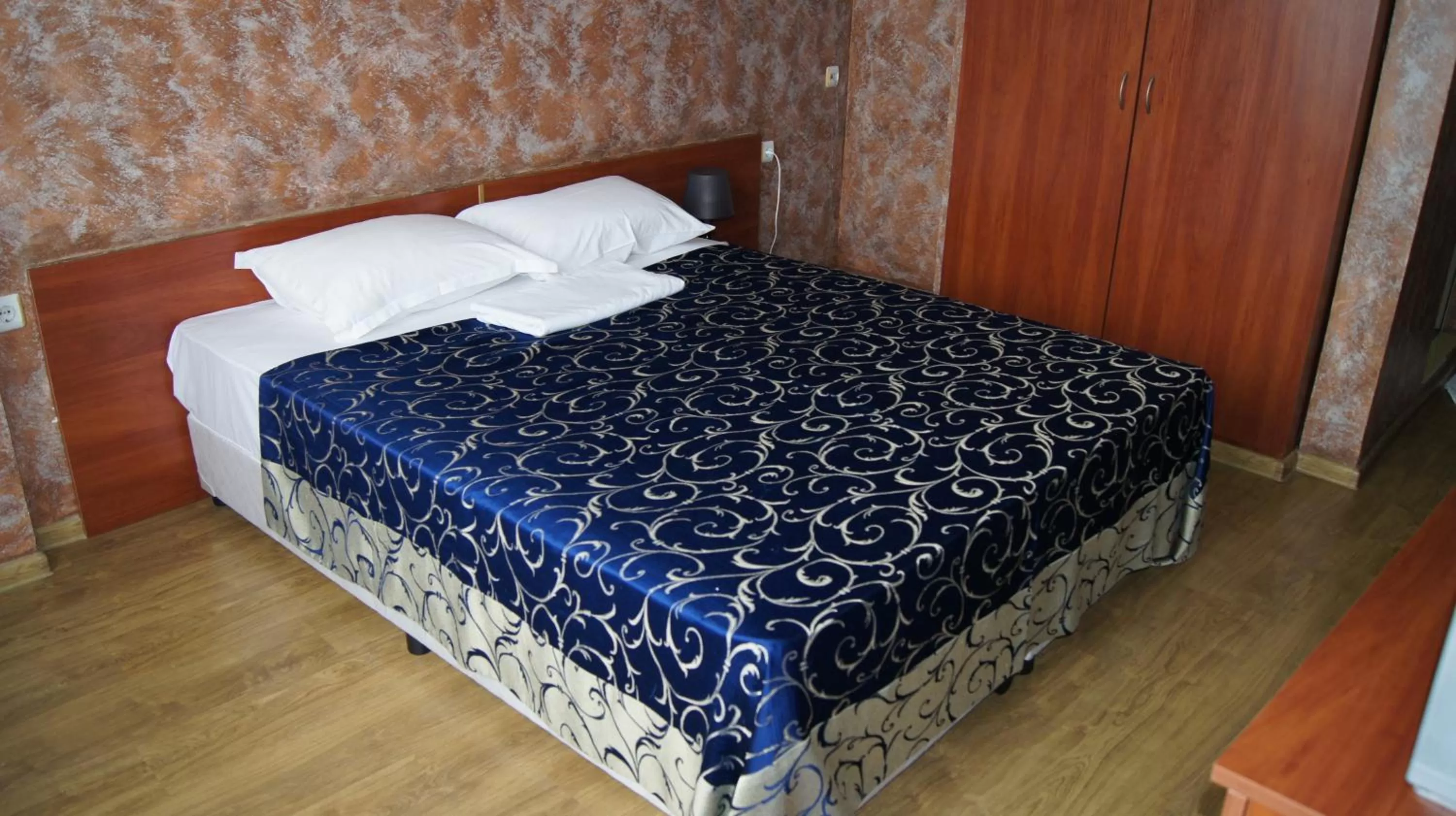 Bed in Hotel Akord - Free Parking & Metro Access