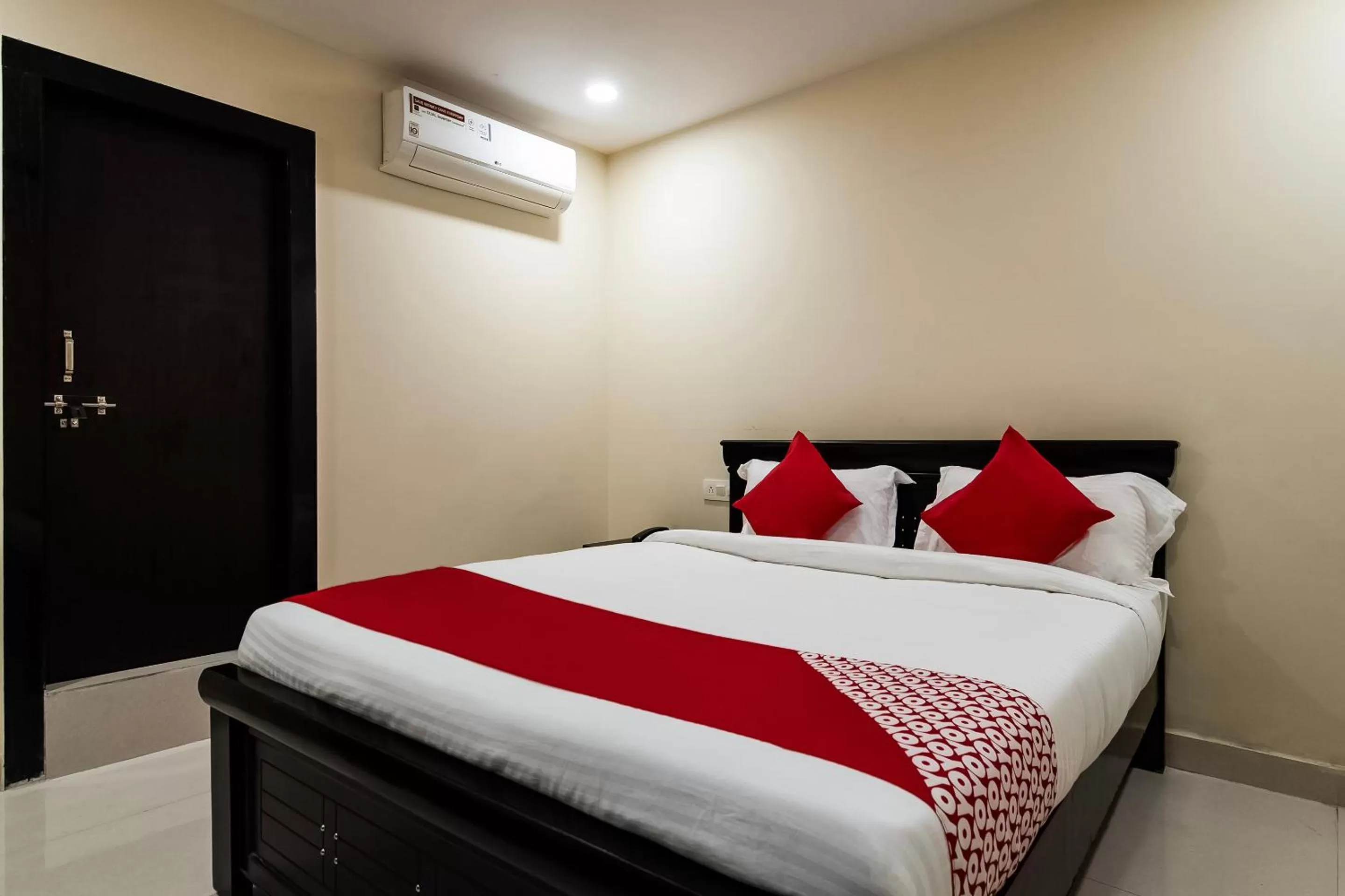 Bedroom, Bed in Capital O Hotel Green Tree