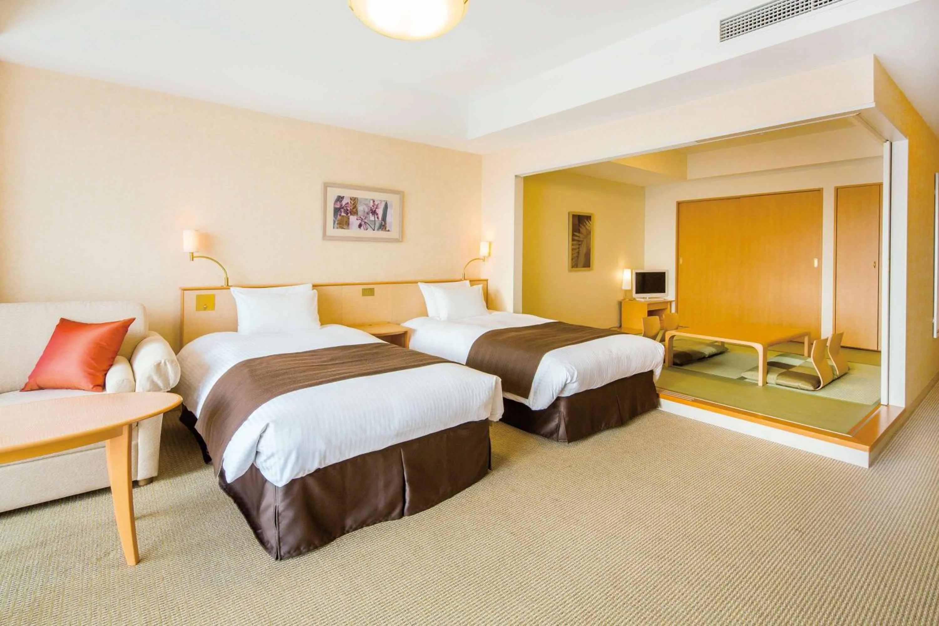 Photo of the whole room, Bed in Hotel Emion Tokyo Bay