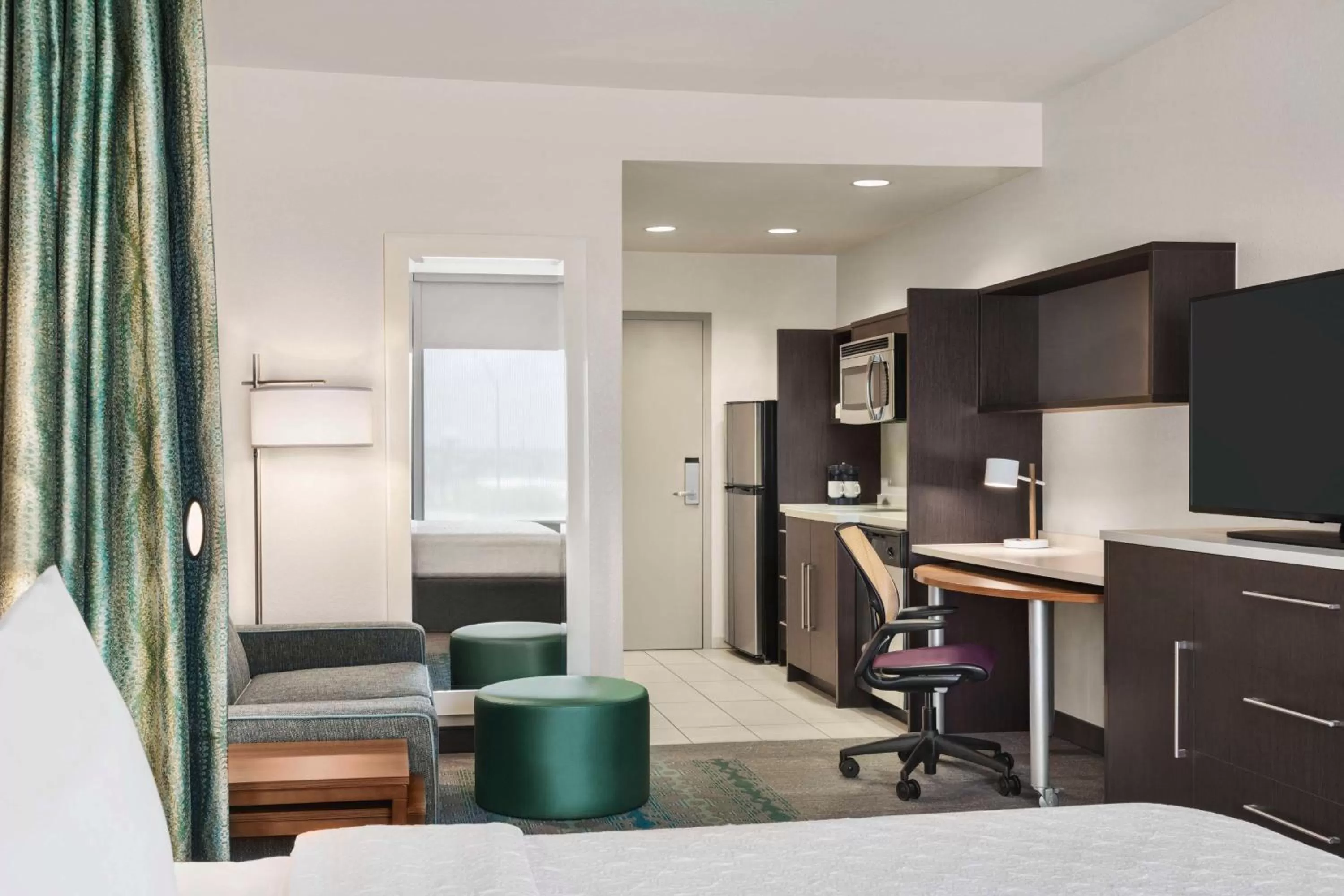 Living room, Bed in Home2 Suites by Hilton Lubbock