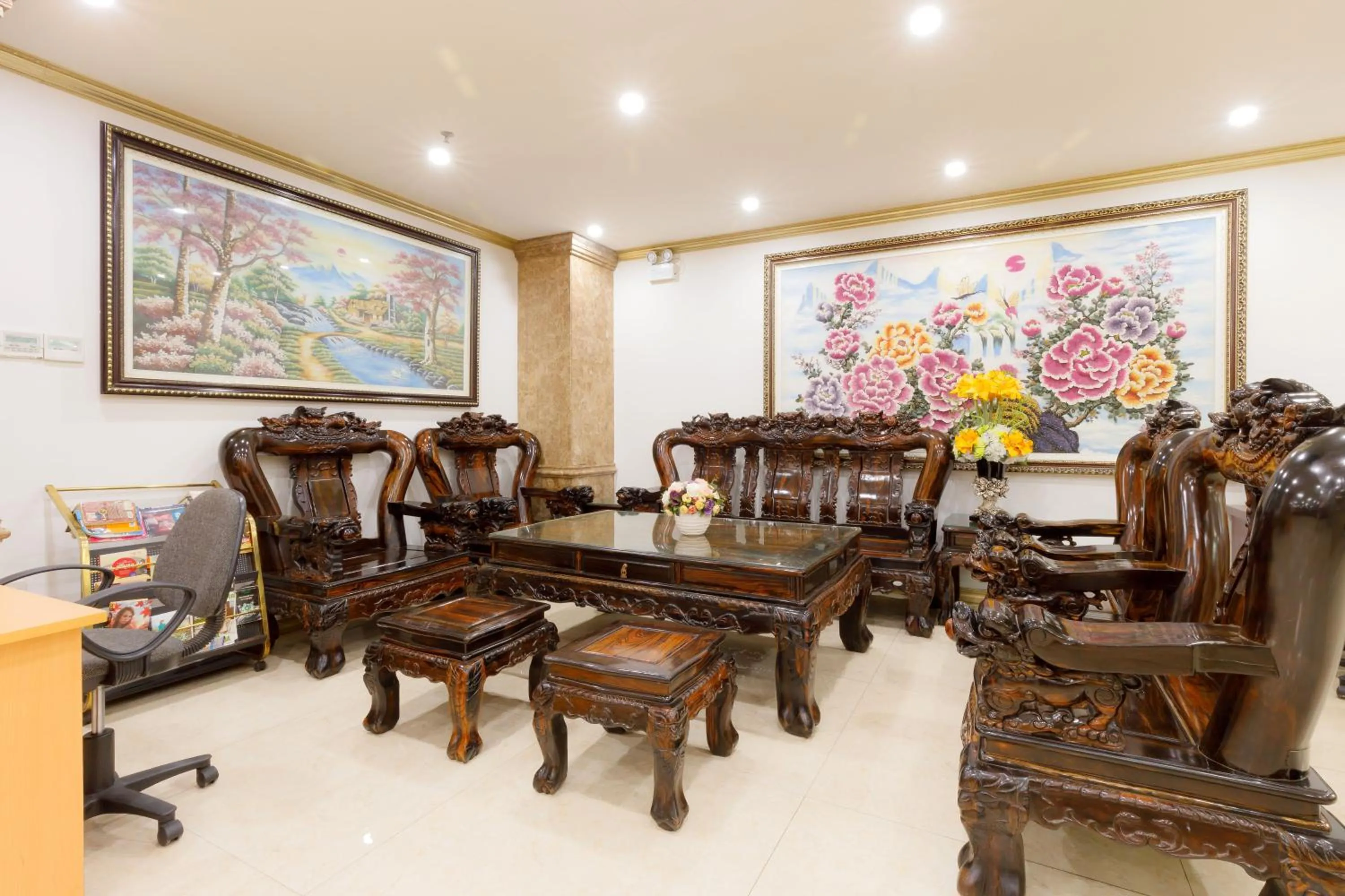 Lobby or reception in Paris Luxury Hotel & Apartment Nha Trang