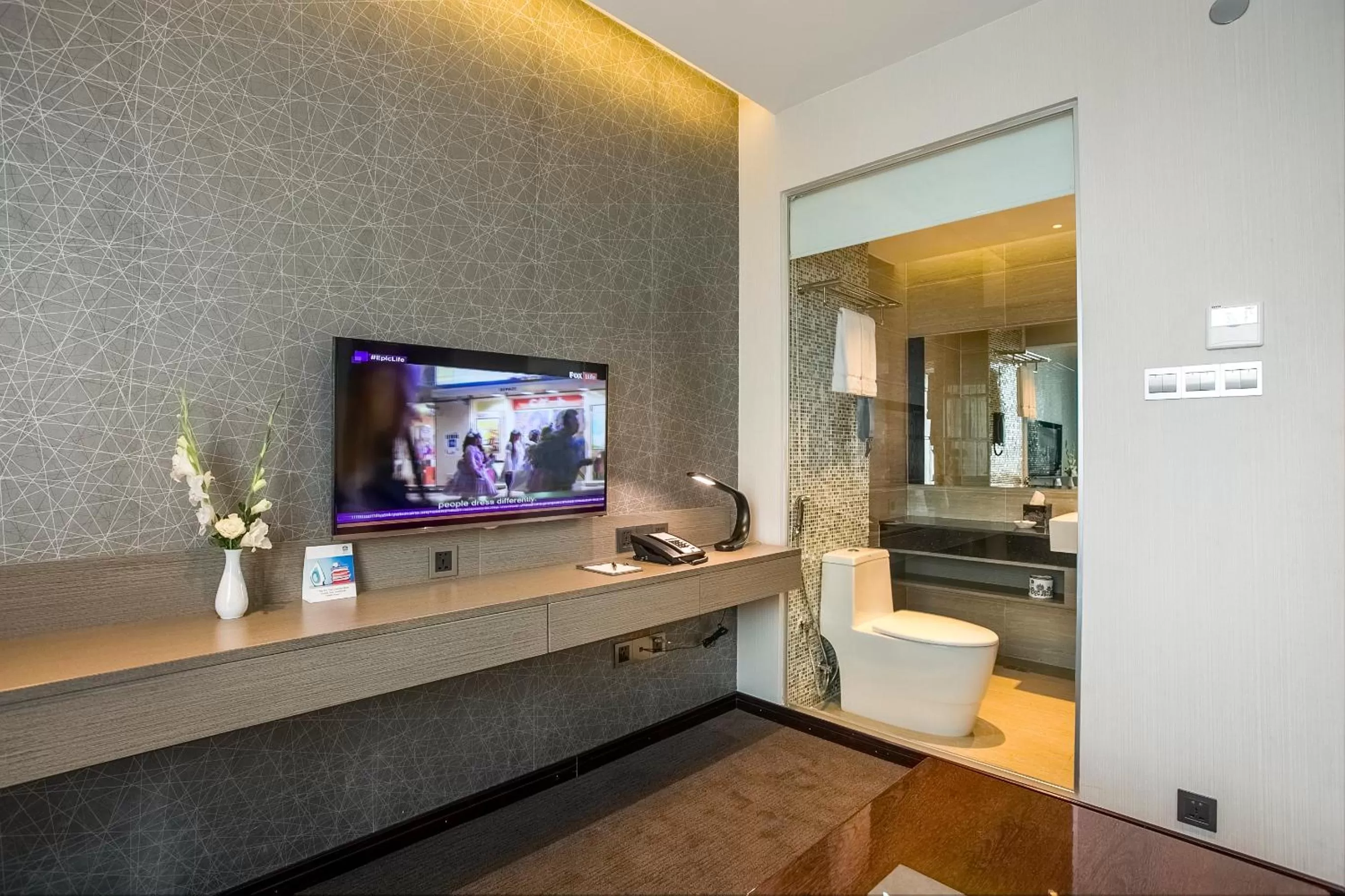 Living room in Best Western Plus Maple Leaf