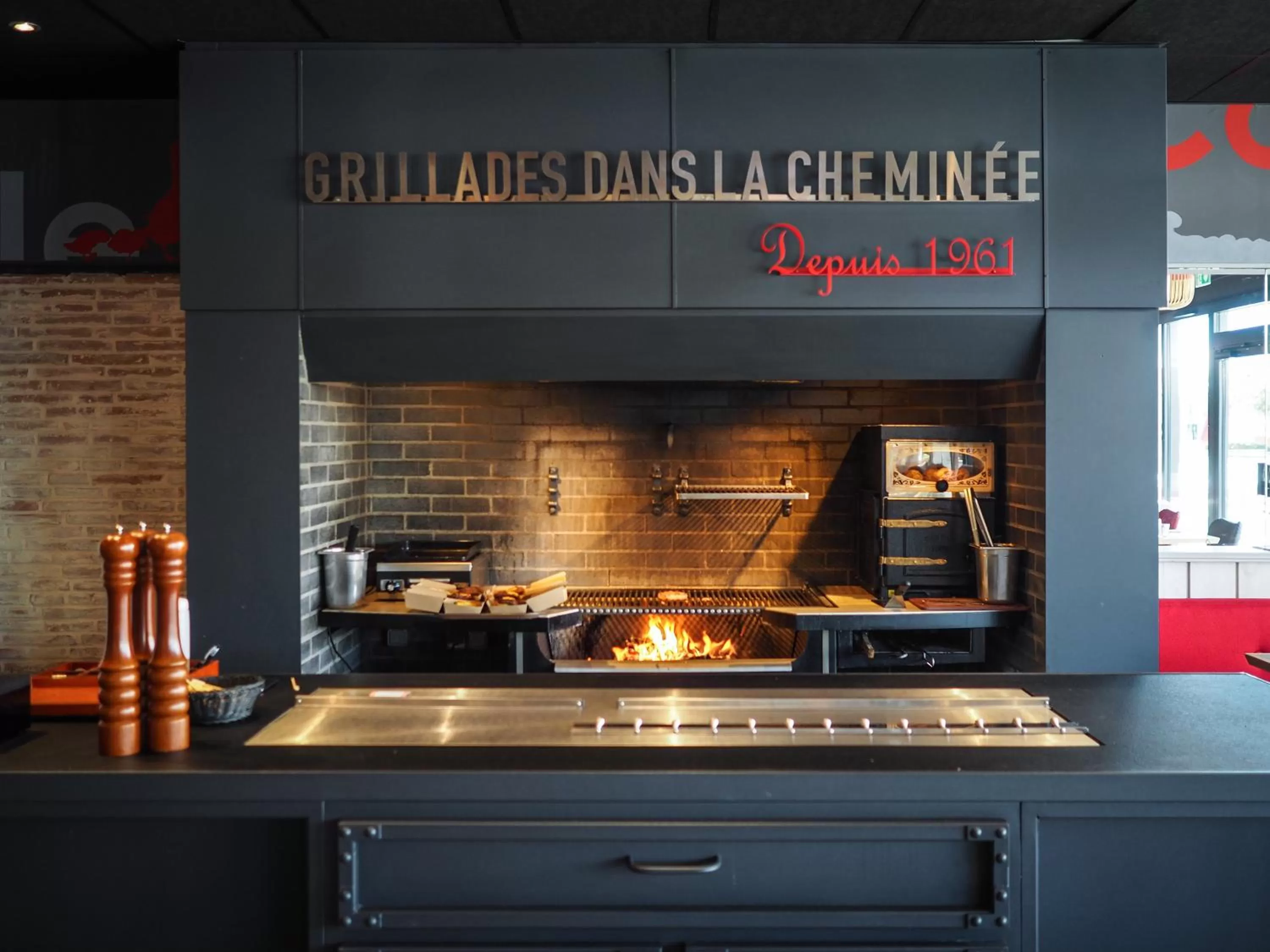 Restaurant/places to eat in ibis Orange Centre Echangeur A7 A9