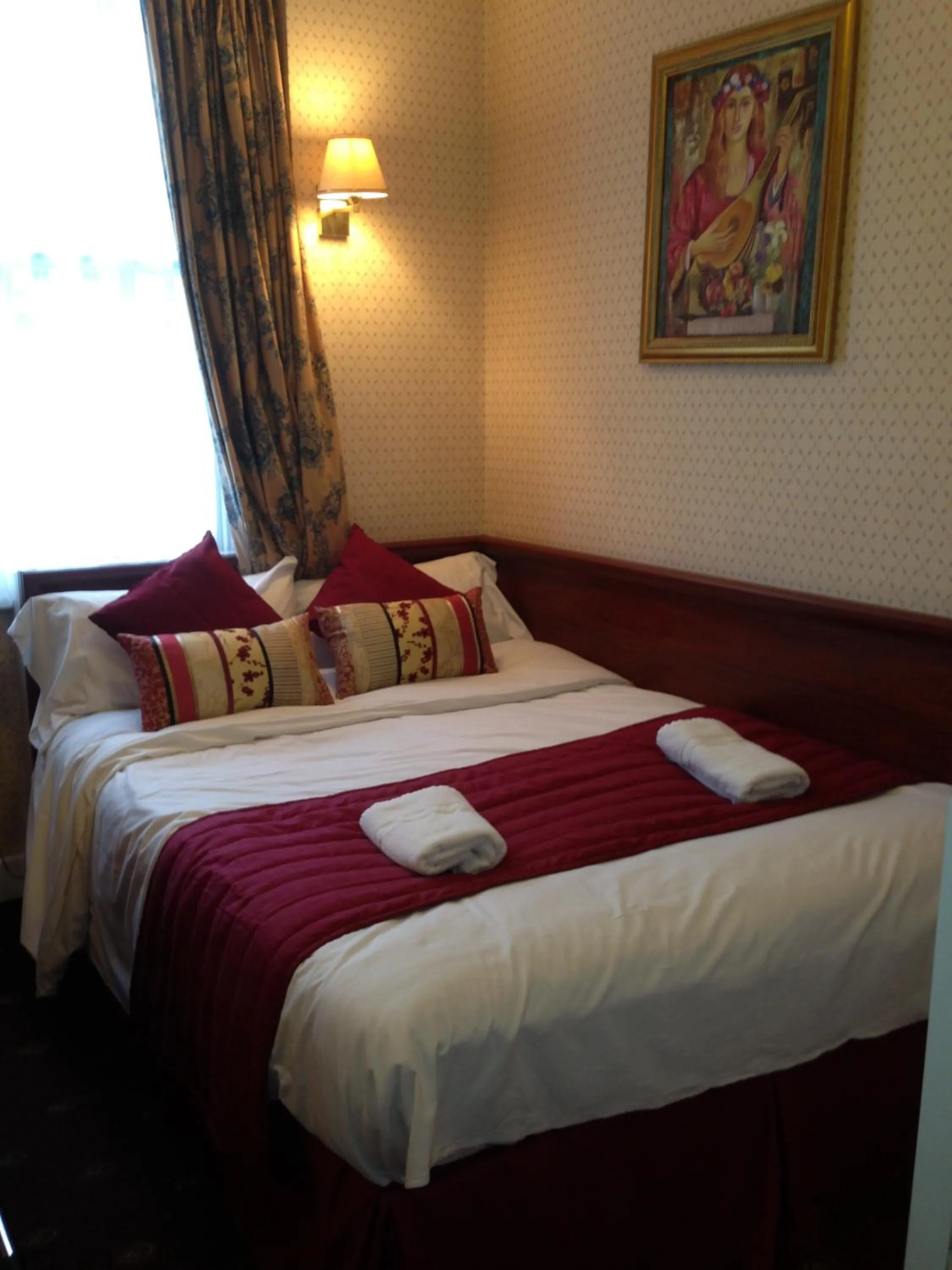 Bed in Avon Hotel