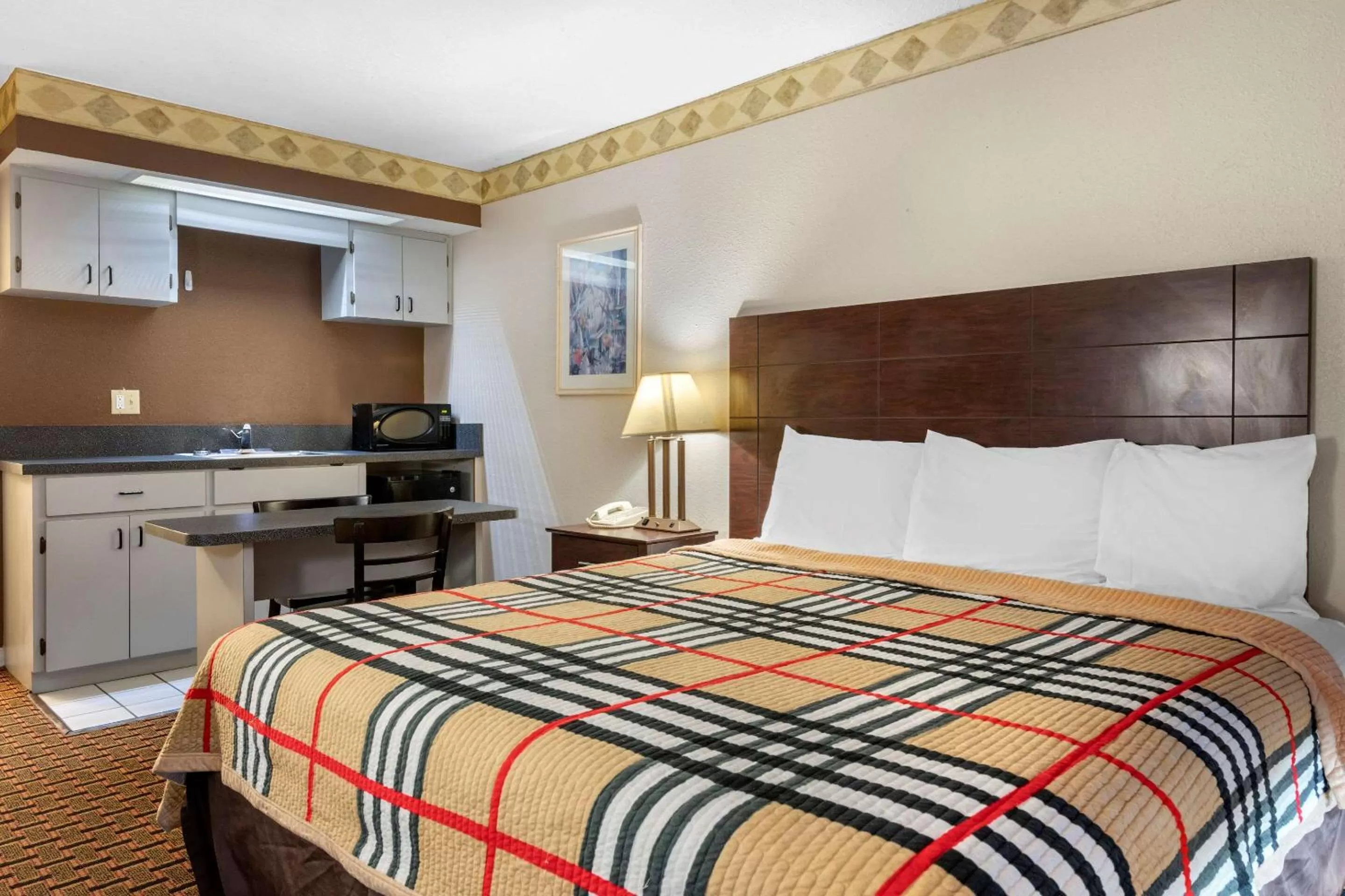 Photo of the whole room, Bed in Rodeway Inn New Port Richey