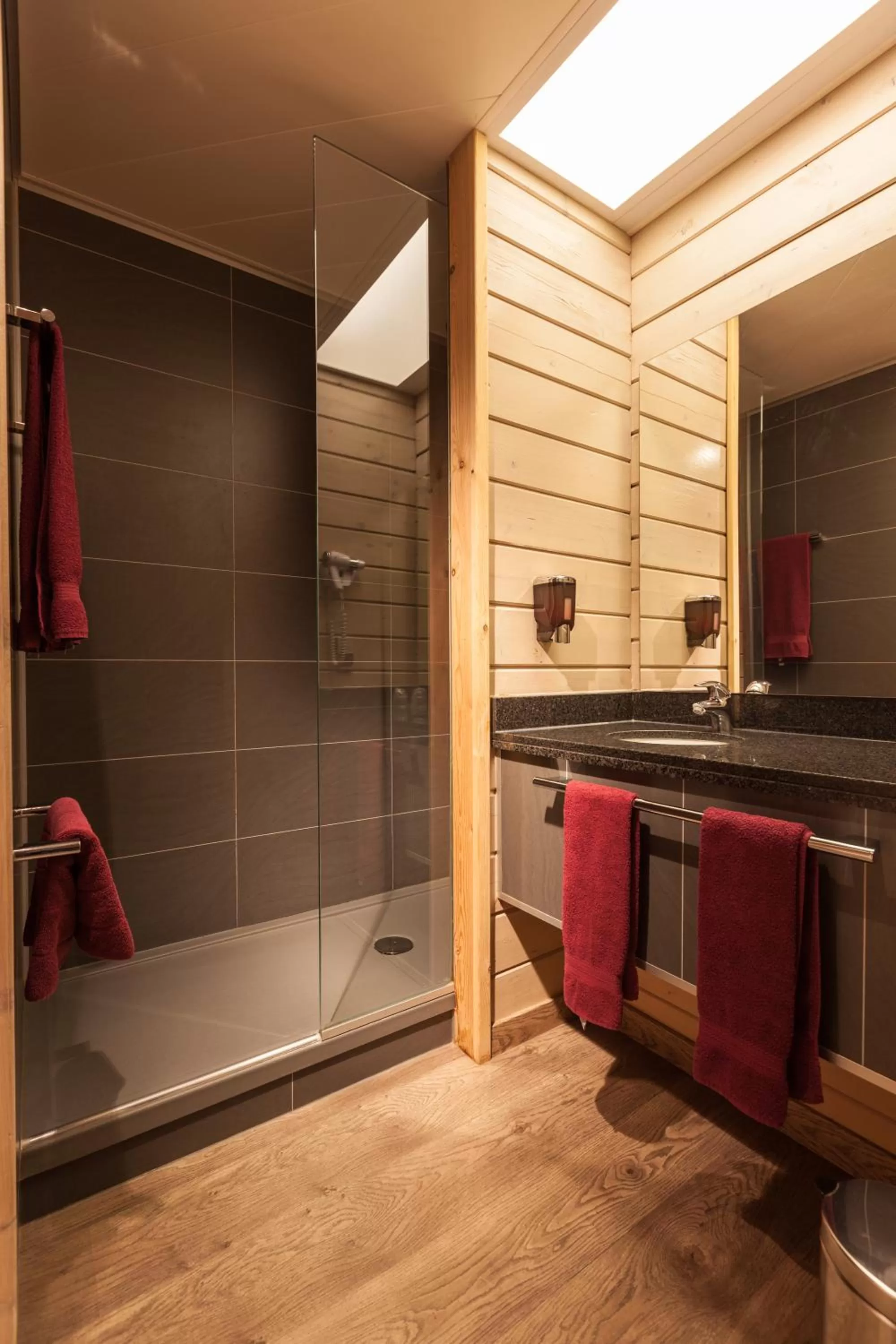 Shower in Flanders Lodge Hotel