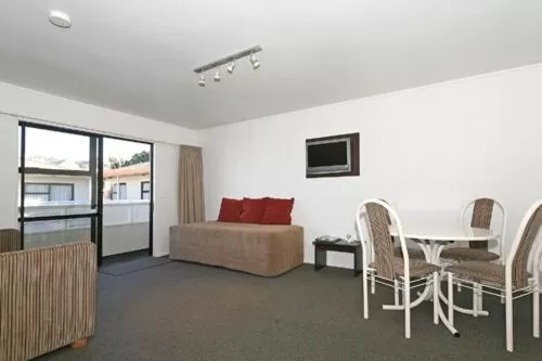 Dining area in Marksman Motor Inn