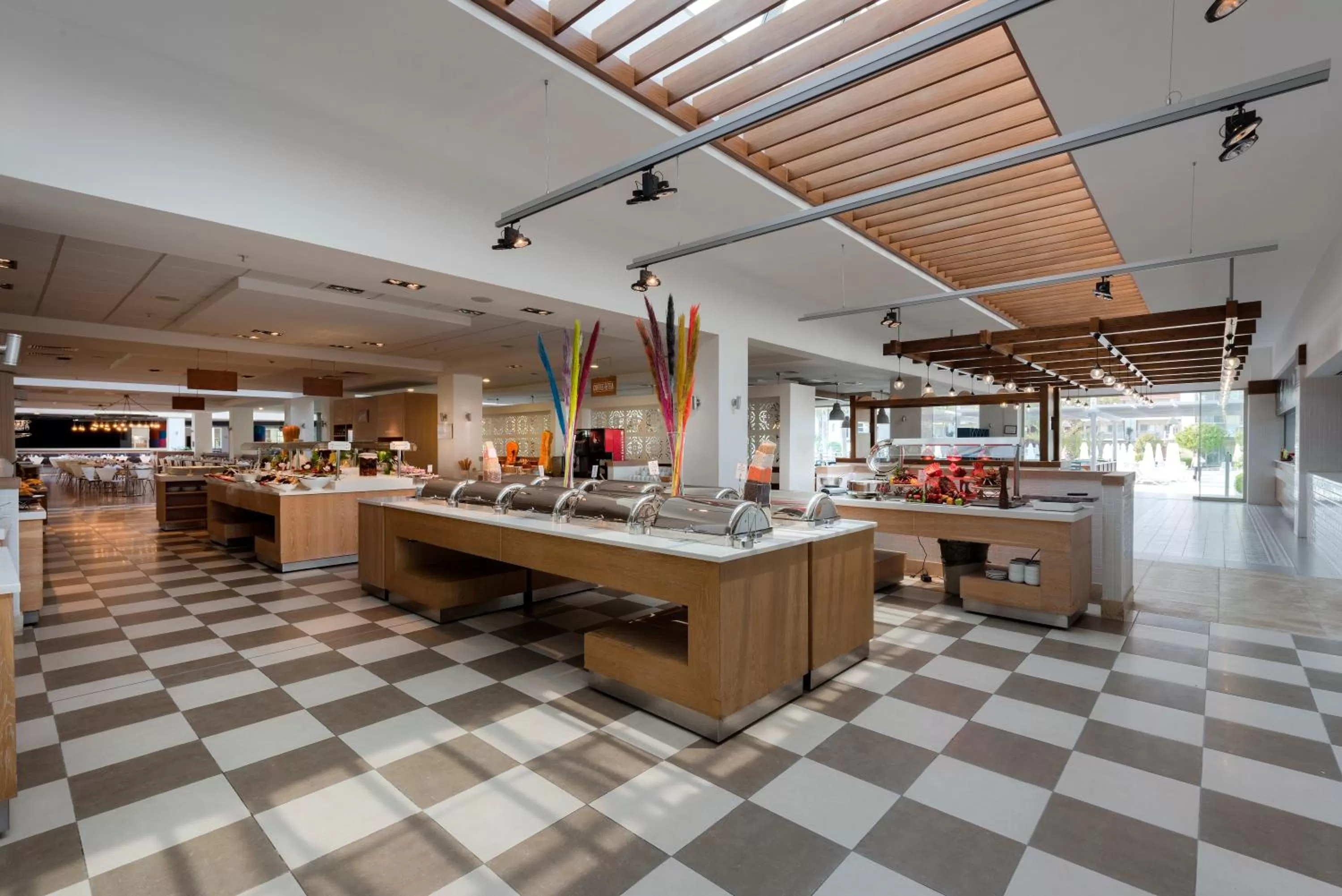 Restaurant/places to eat in Barut B Suites