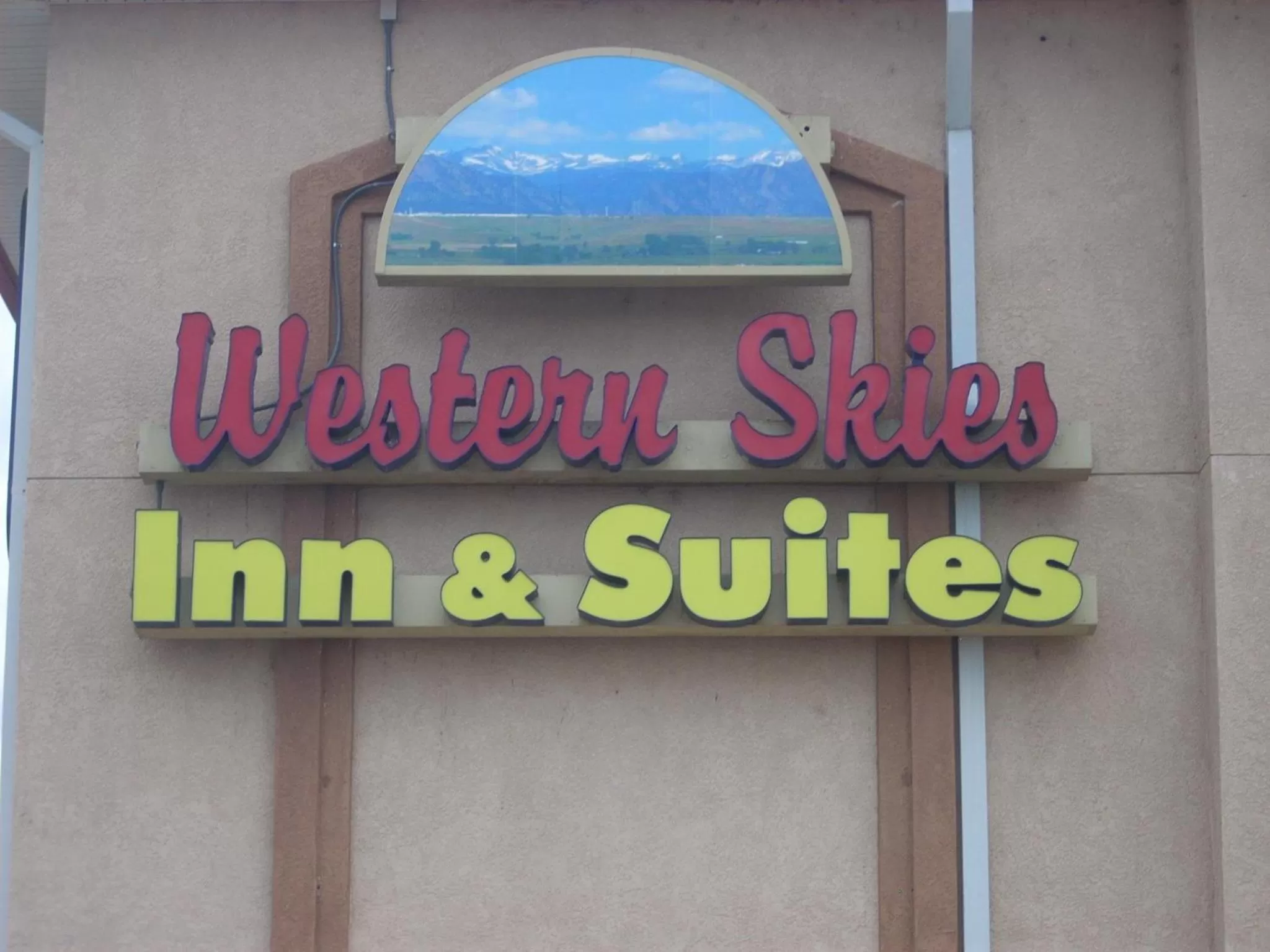 Facade/entrance in Western Skies Inn & Suites