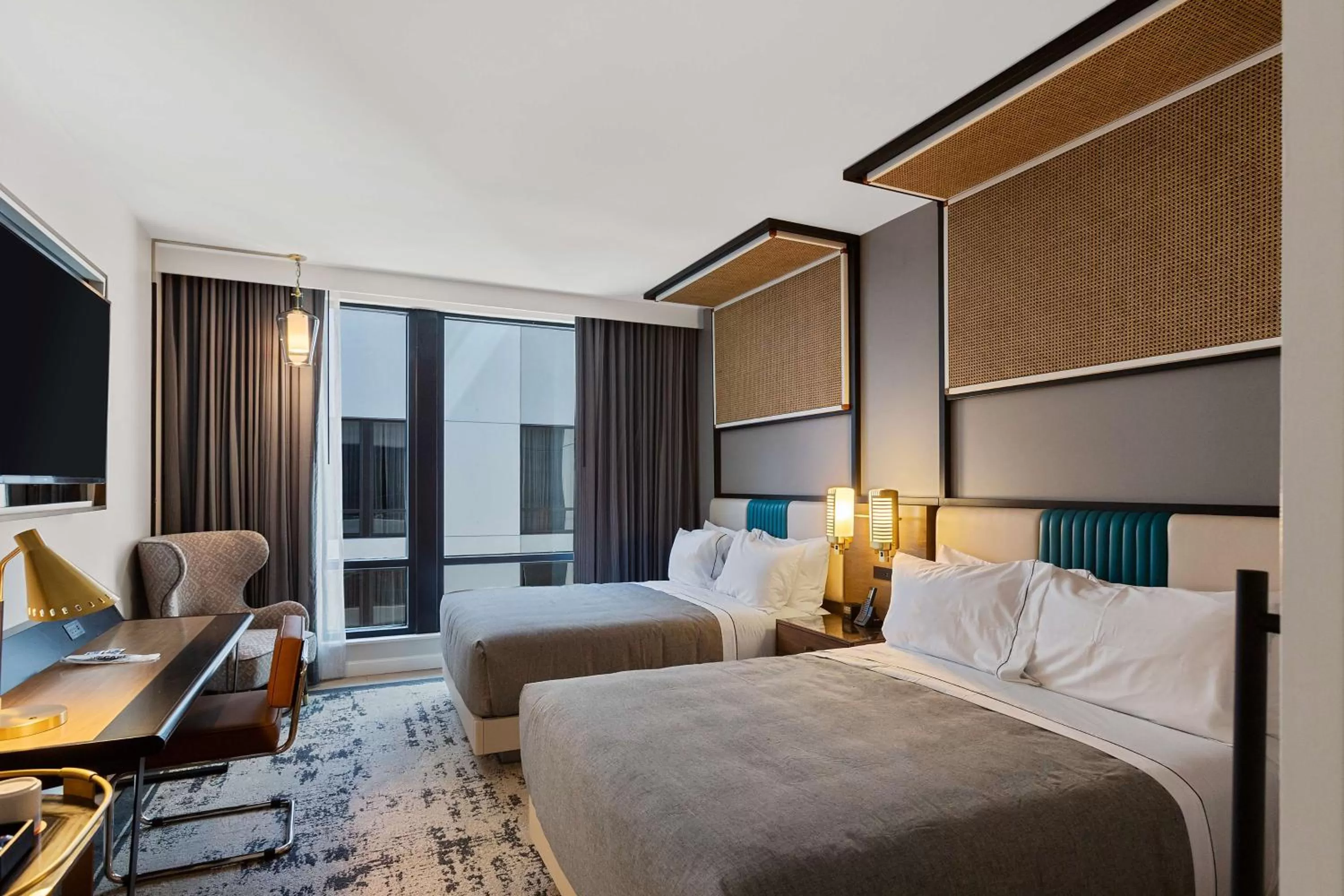 Bed in Canopy By Hilton Memphis Downtown