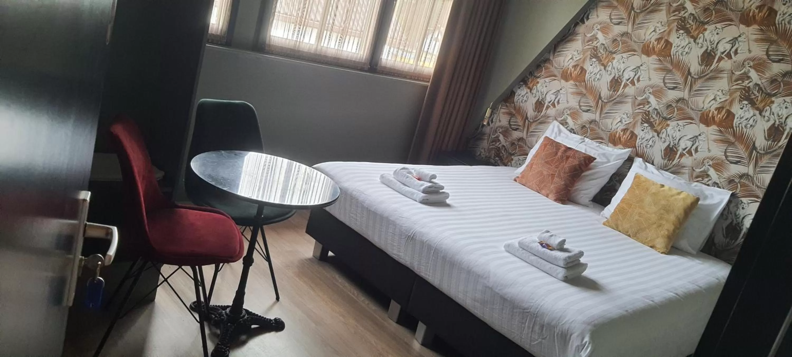 Photo of the whole room, Bed in Sientjes Boetiekhotel