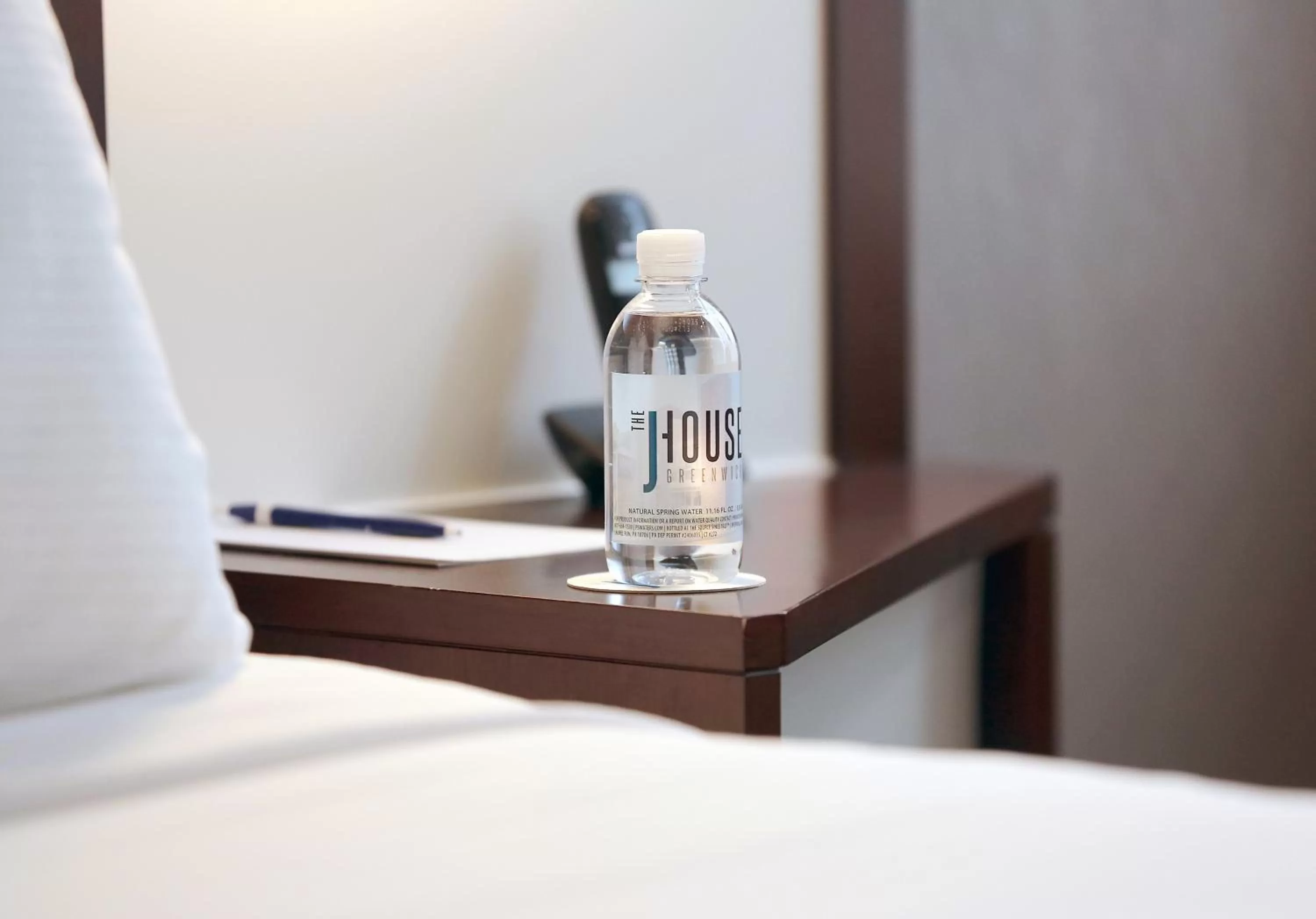 Bed in The J House Greenwich Hotel