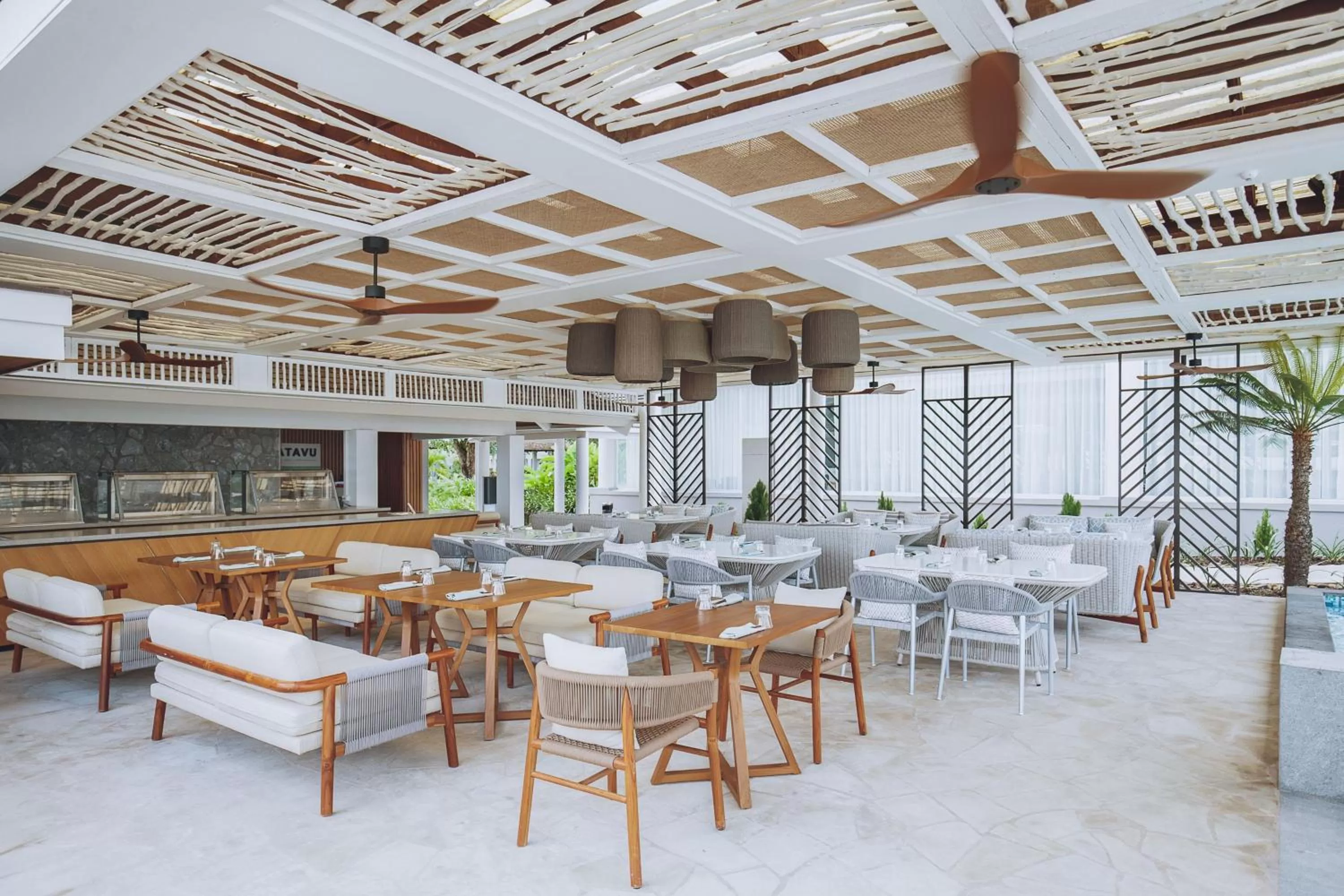 Lounge or bar in Sheraton Fiji Golf & Beach Resort