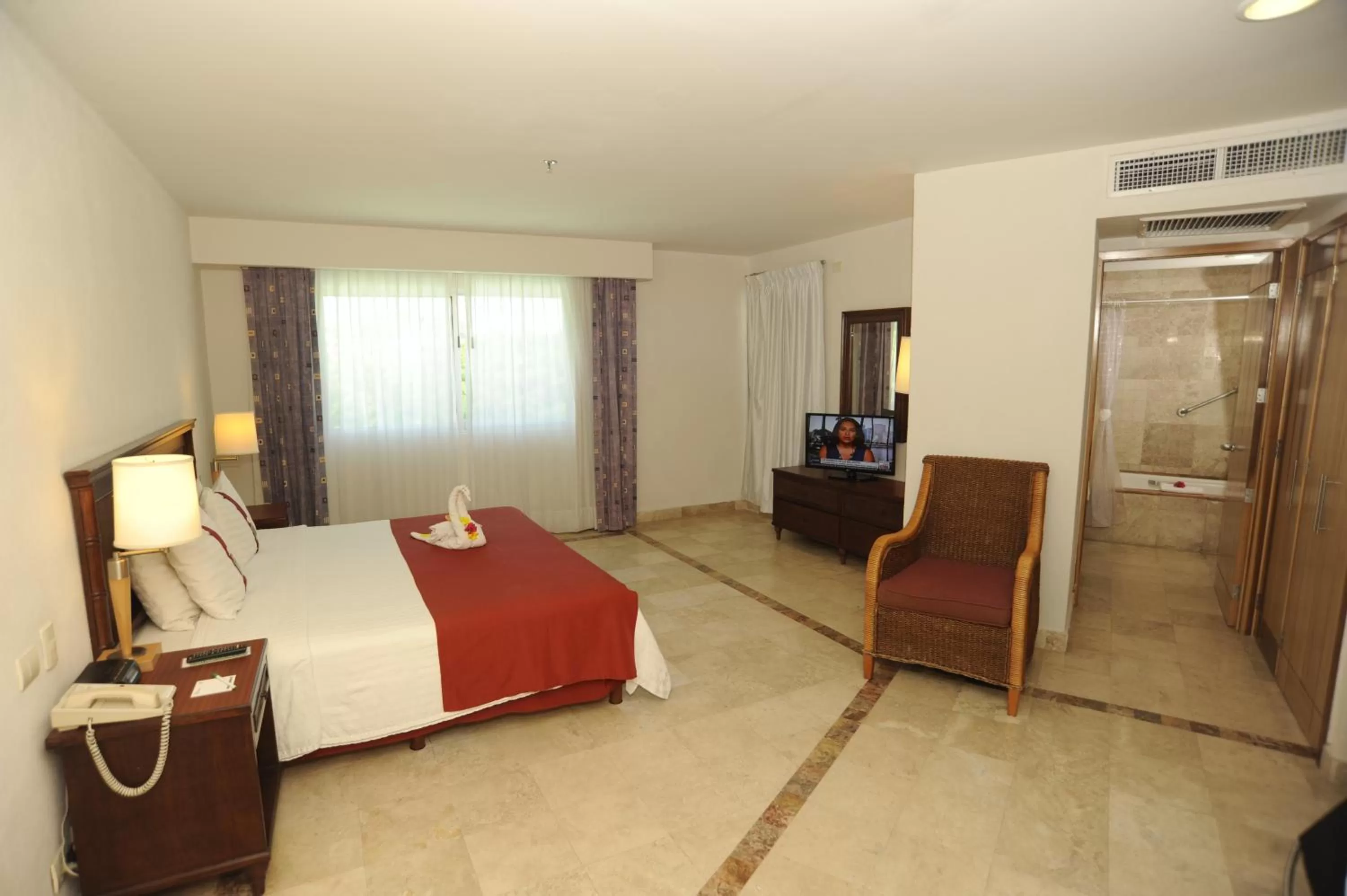 Photo of the whole room, Bed in Gamma Plaza Ixtapa