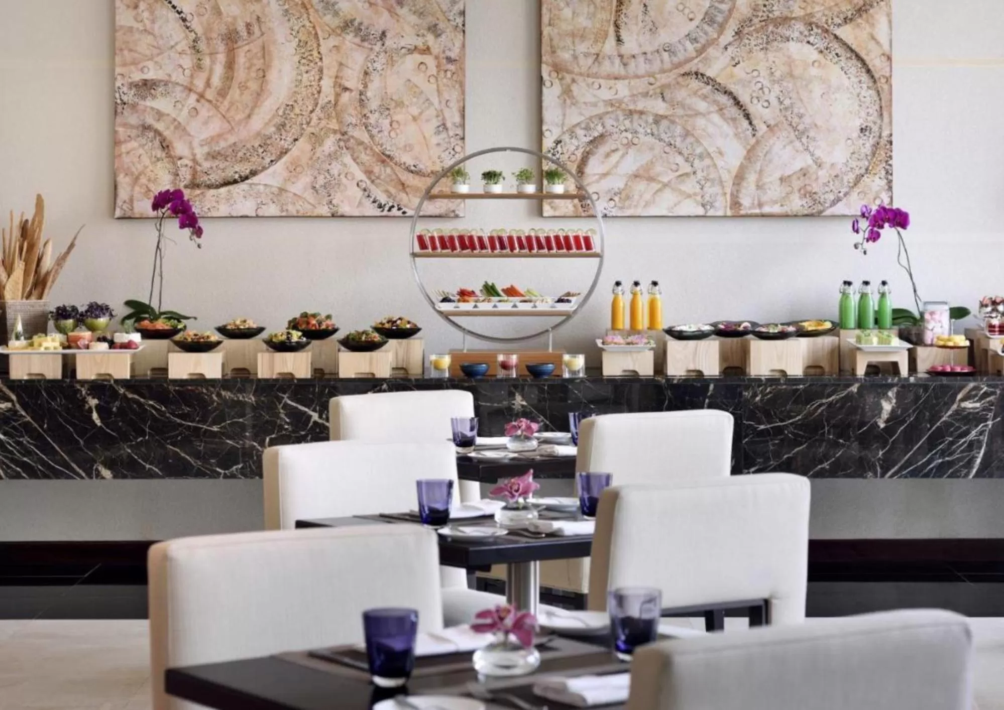 Restaurant/places to eat in Emaar Residences Dubai Marina by Qstay - formerly Address Dubai Marina