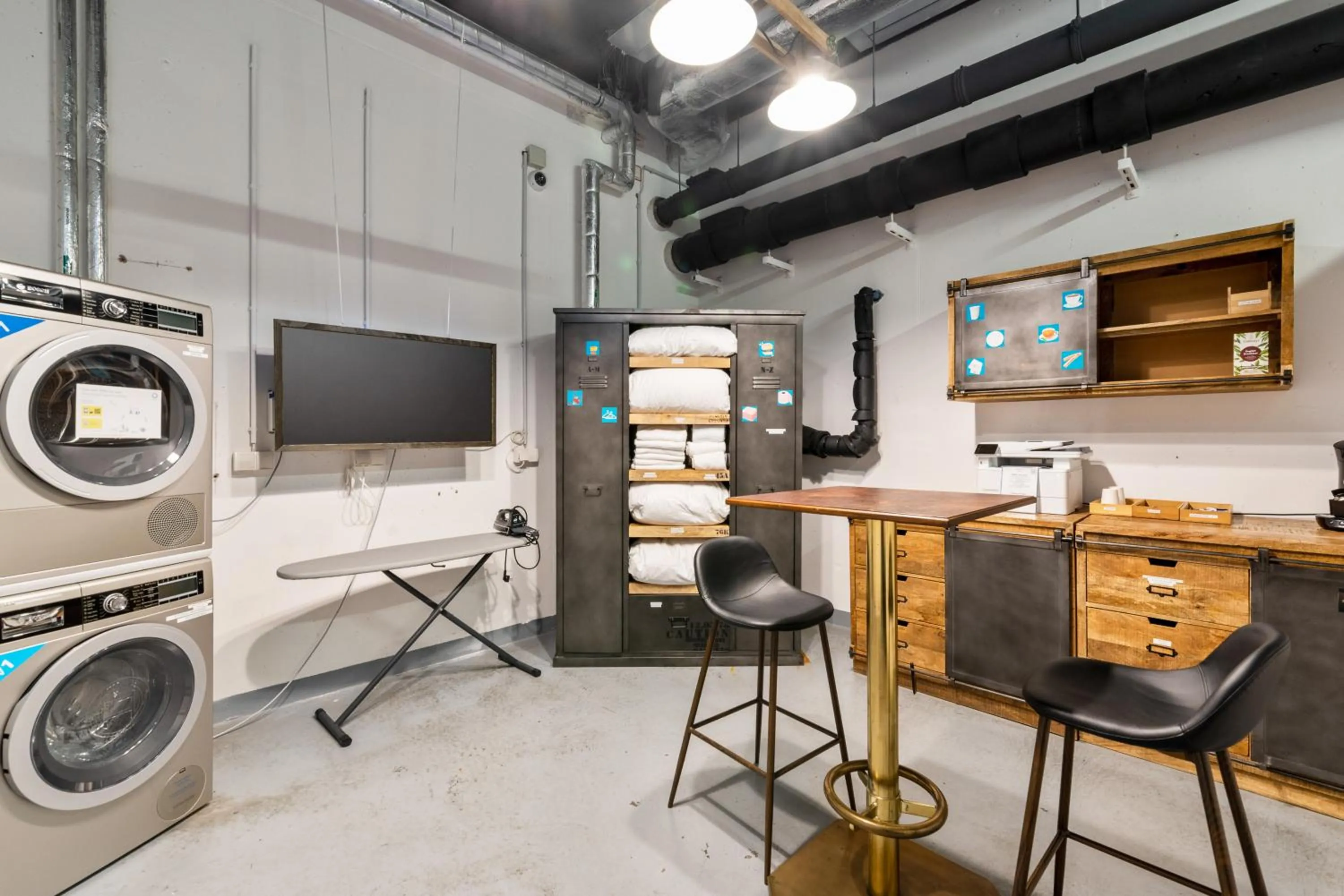 washing machine in AdvaStay by KING's