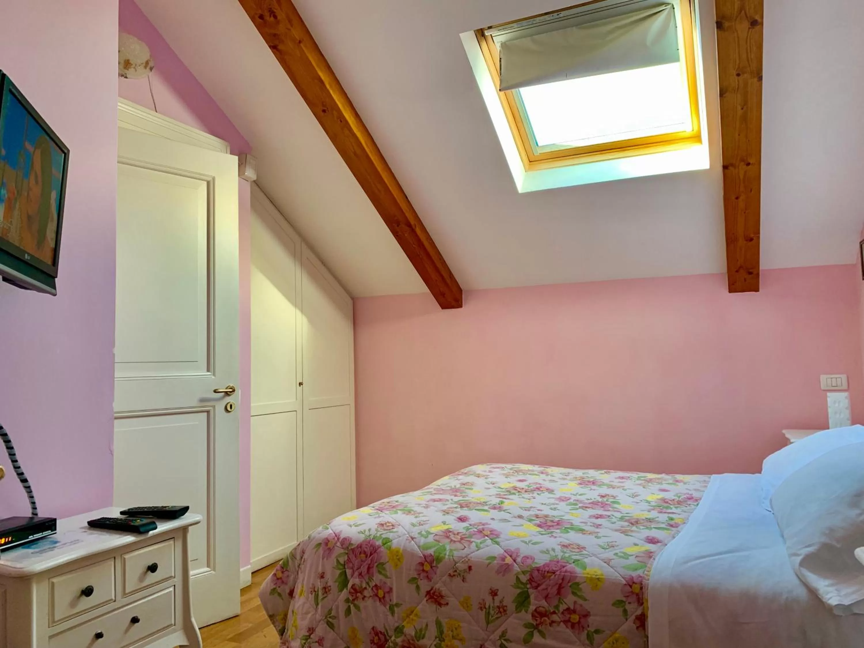 Bed in The Secret Garden Relais