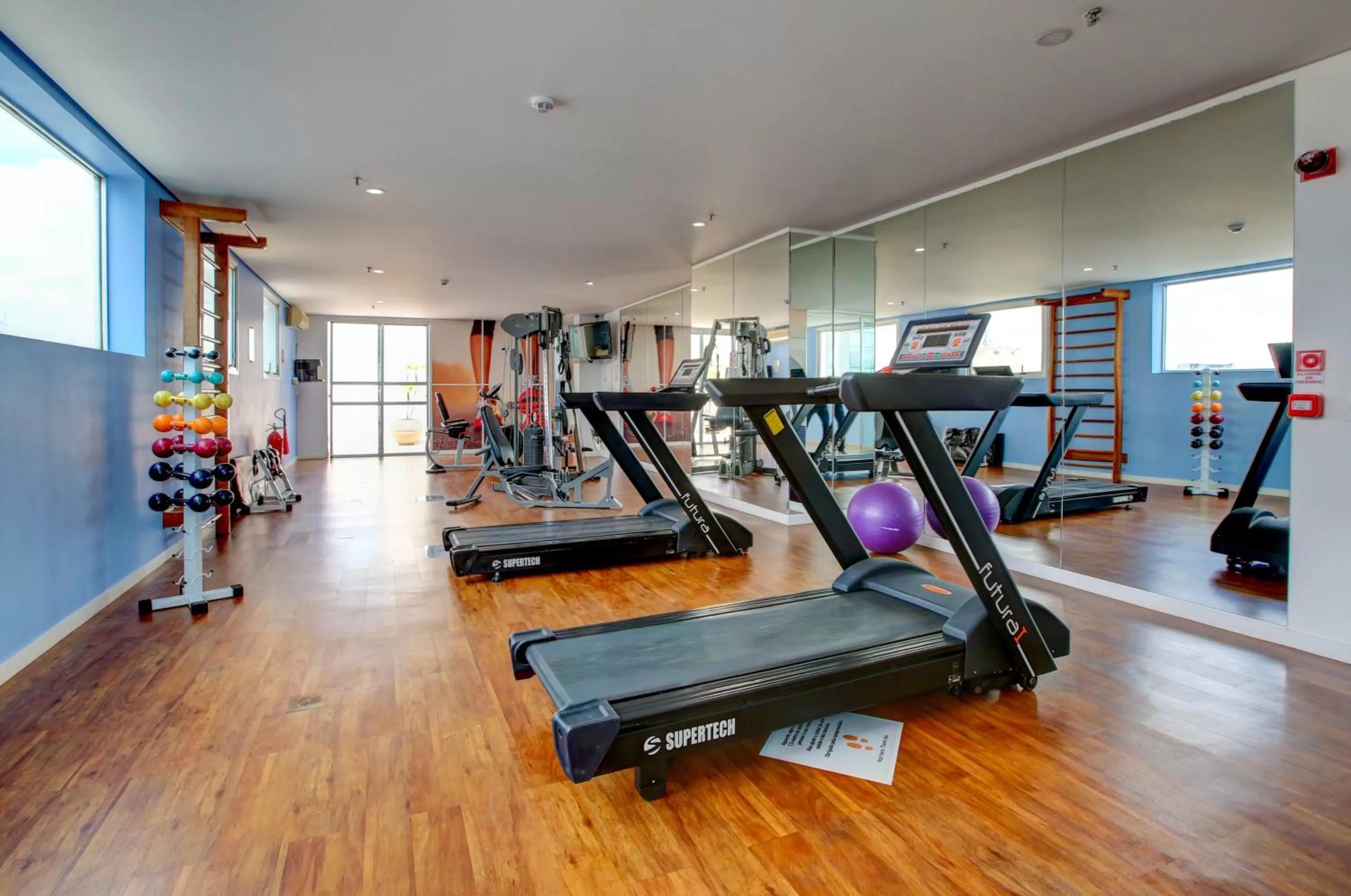 Fitness centre/facilities in Quality Suítes Oscar Freire