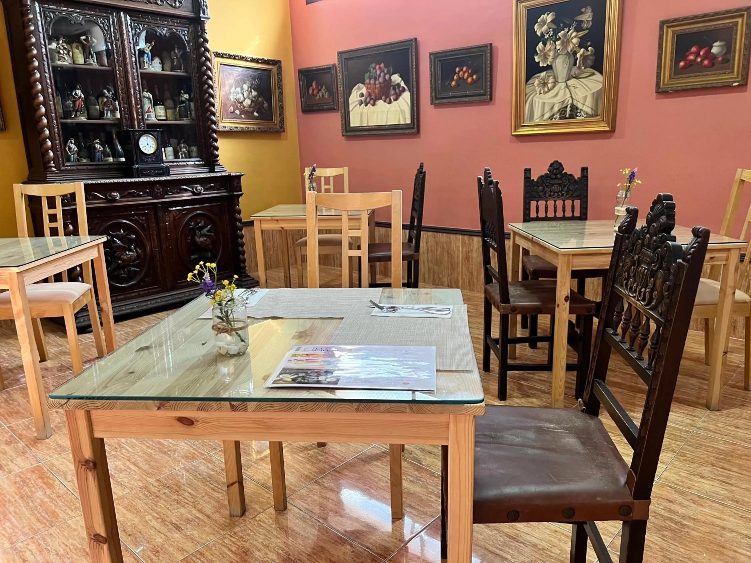 Restaurant/places to eat in Hotel Pinomar