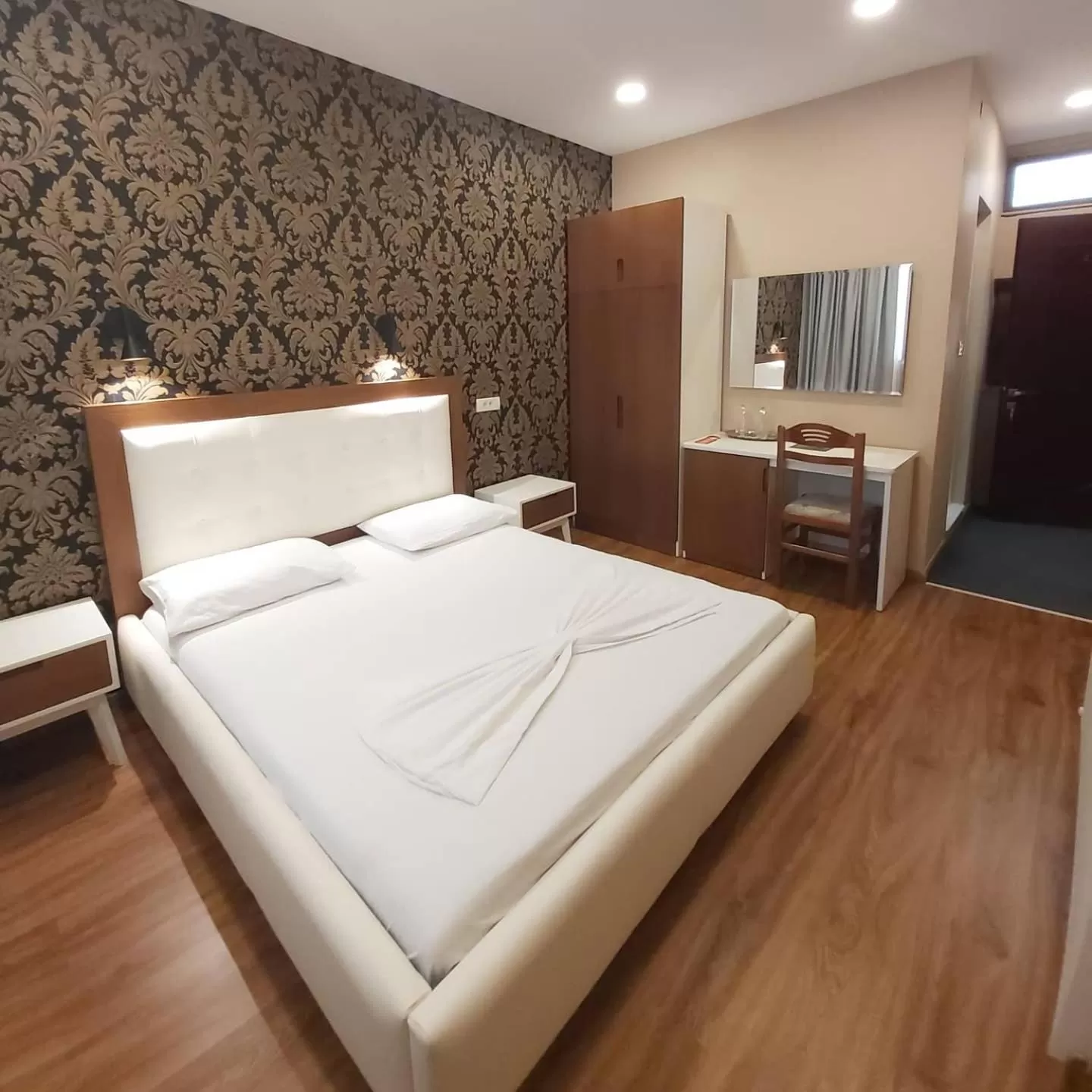 Shower, Bed in Hotel Kocibelli POOL & SPA