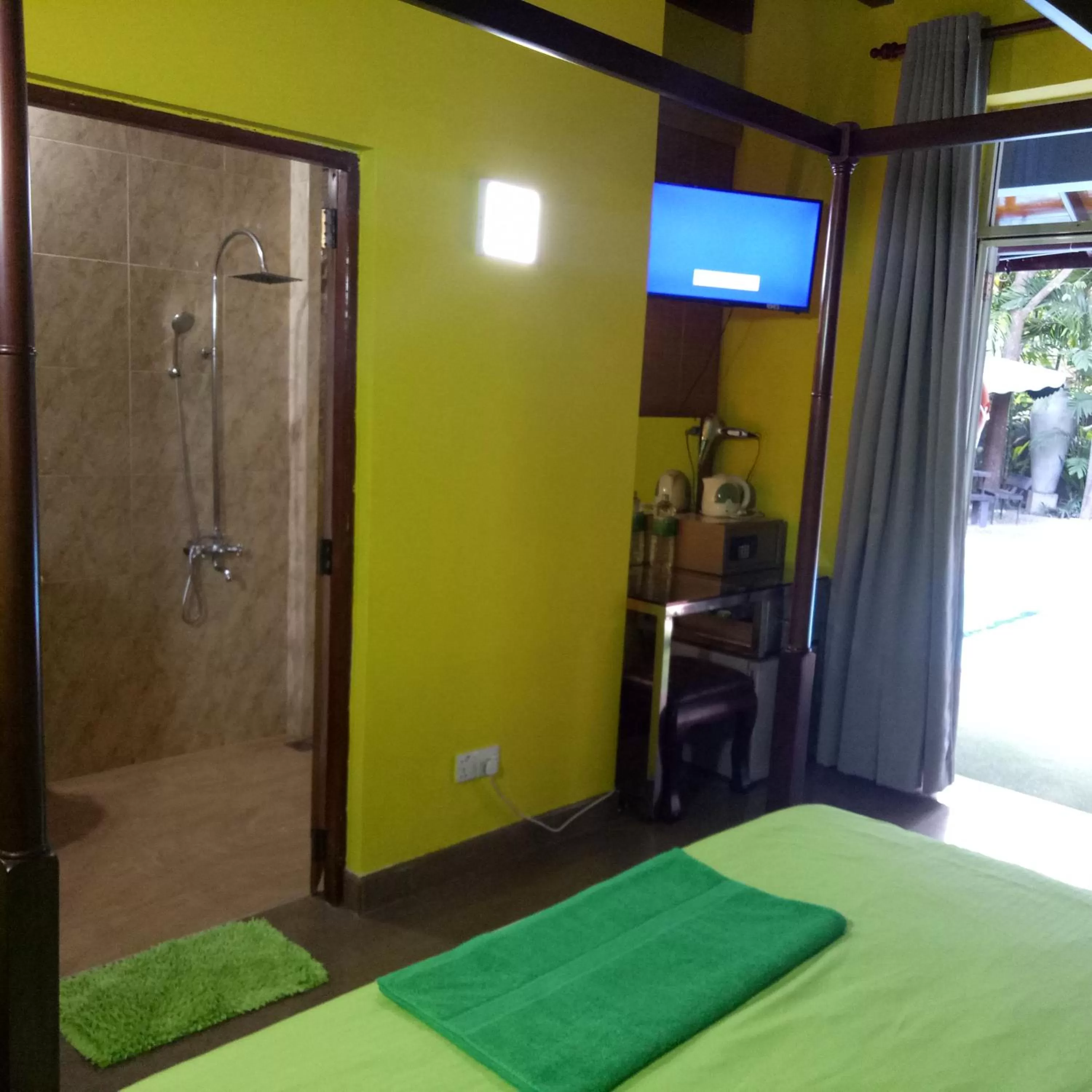 TV and multimedia, Bed in Palms Villa