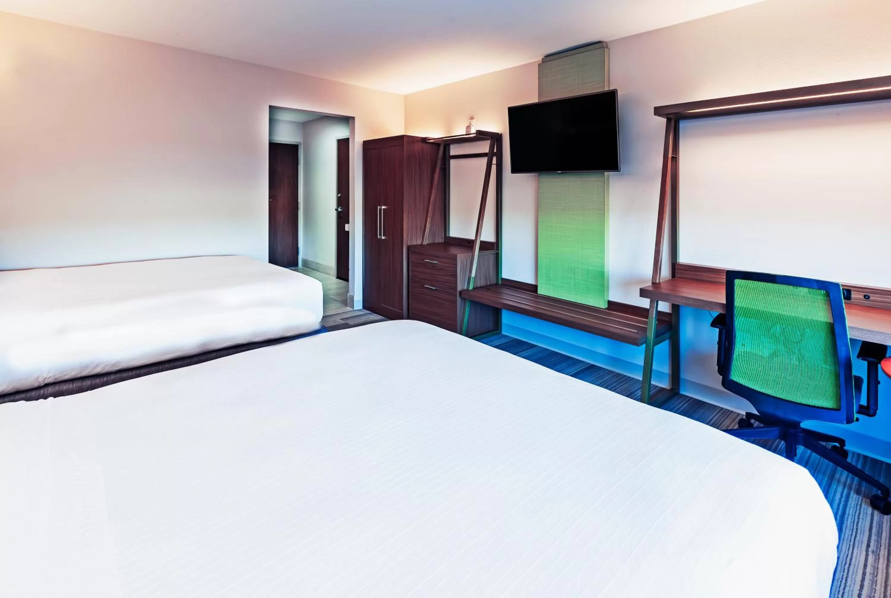 Photo of the whole room, Bed in Holiday Inn Express & Suites Tulsa West - Sand Springs by IHG