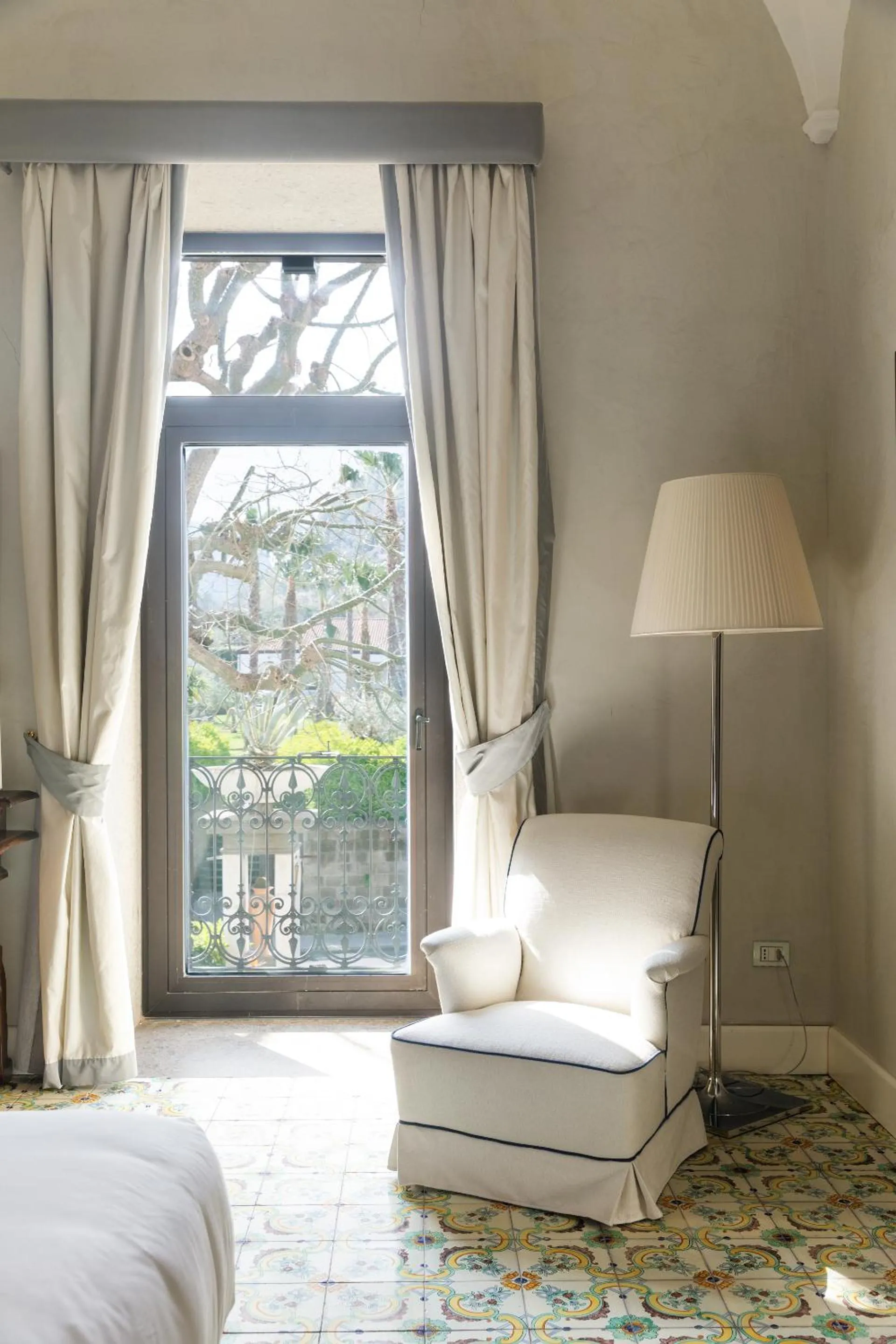 View (from property/room), Bed in Grand Hotel Cocumella