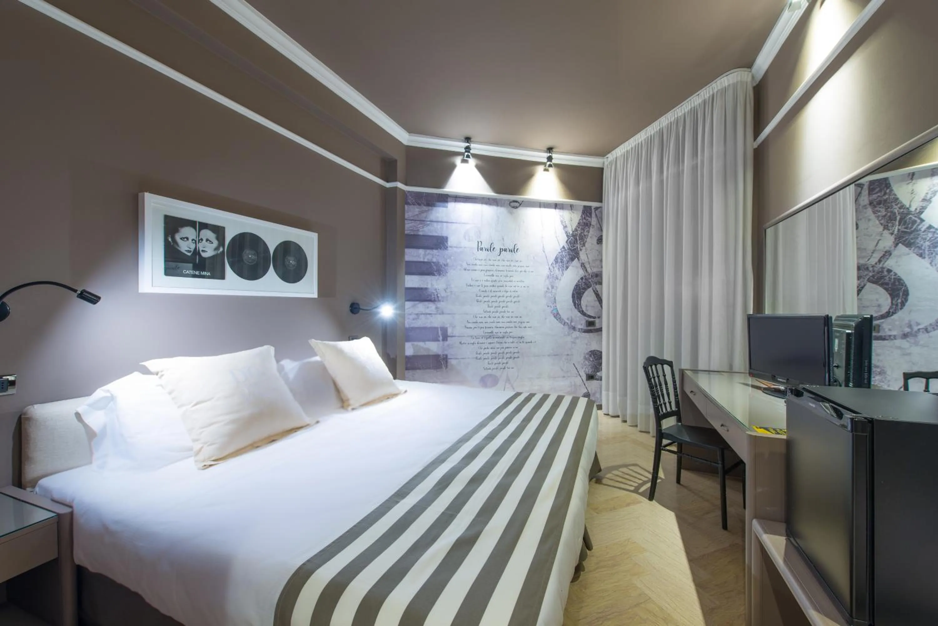 Bedroom, Bed in Admiral Art Hotel