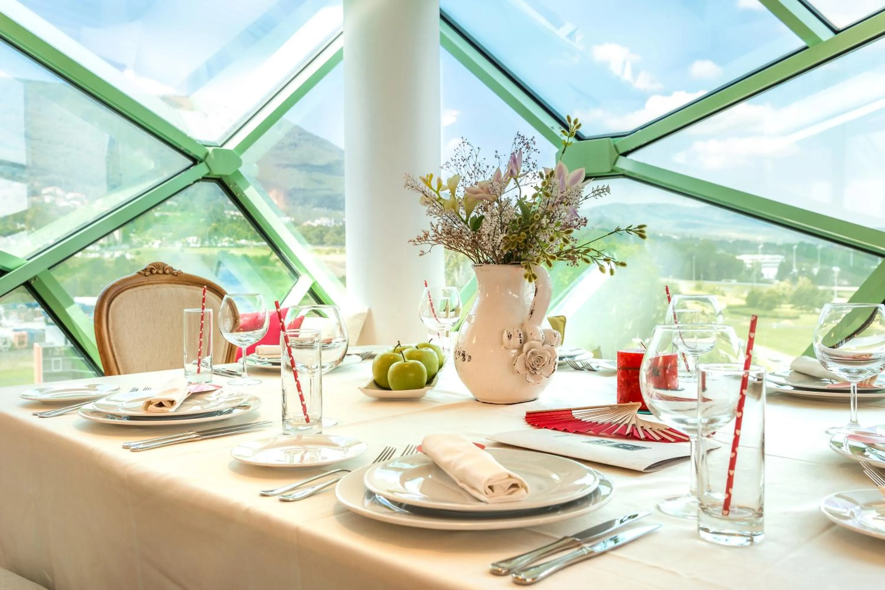 Restaurant/places to eat in Earth & People Hotel & SPA - Free Parking & Swimming Pool