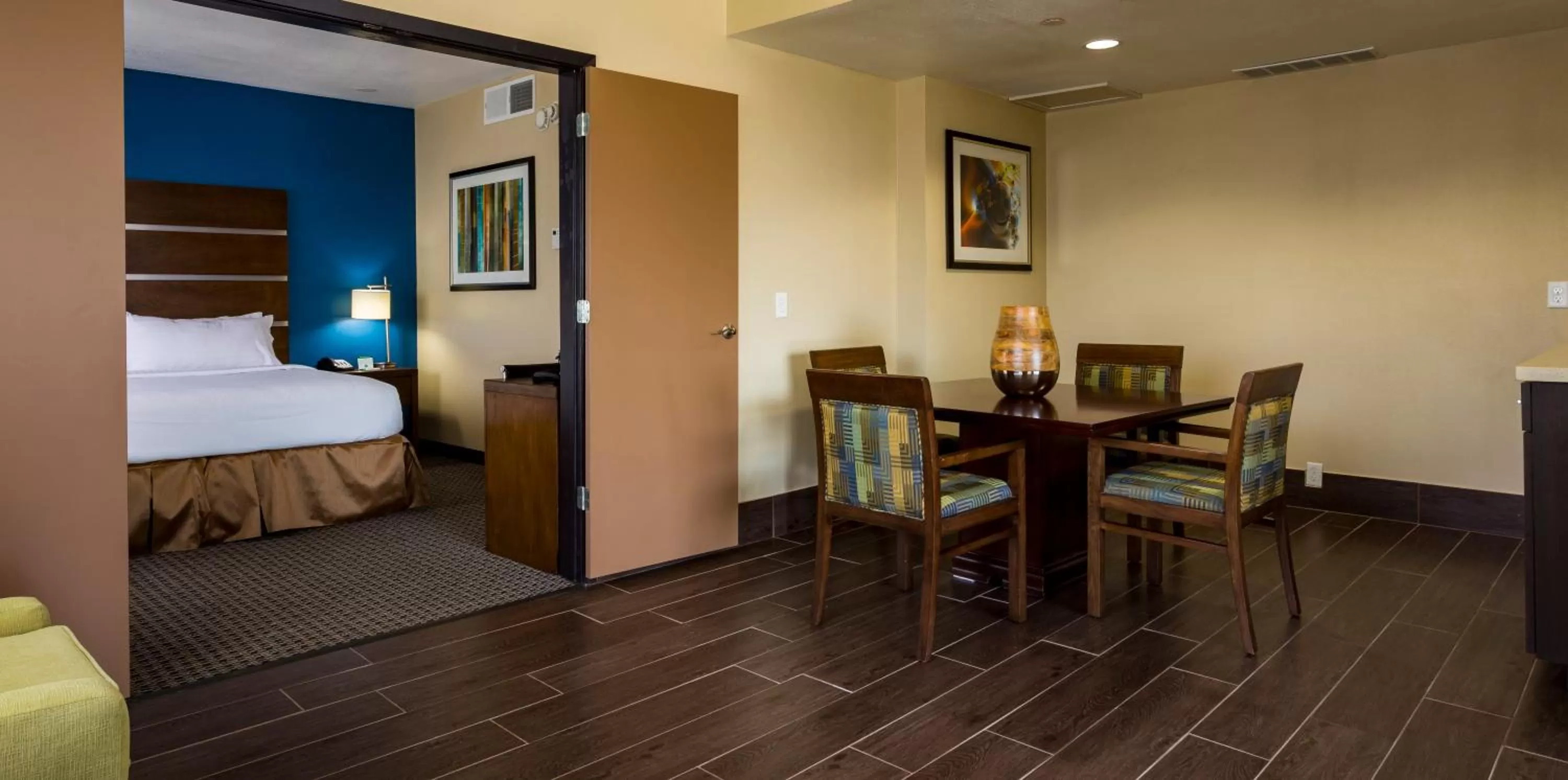 Photo of the whole room, Bed in Holiday Inn Houston Downtown by IHG