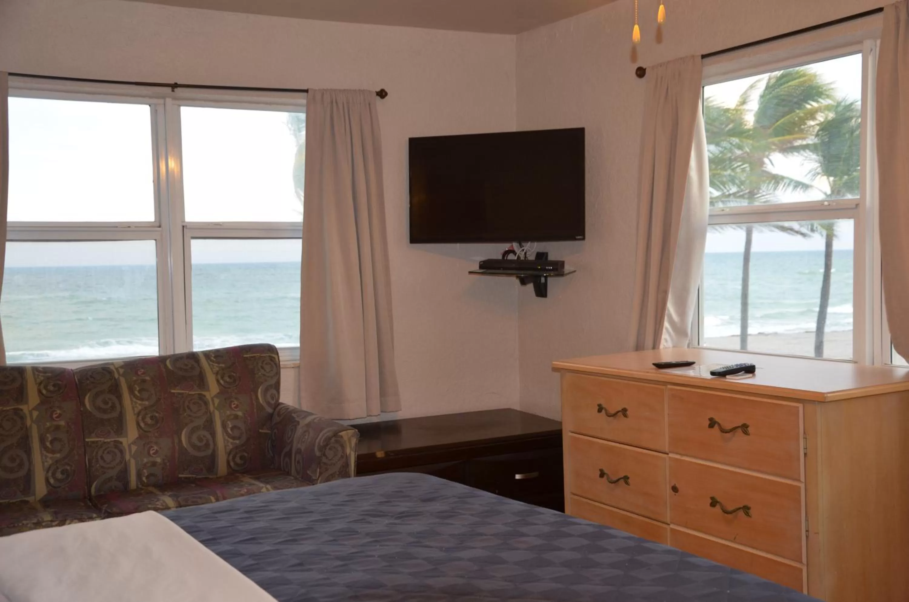 Bed in La Terrace Oceanfront