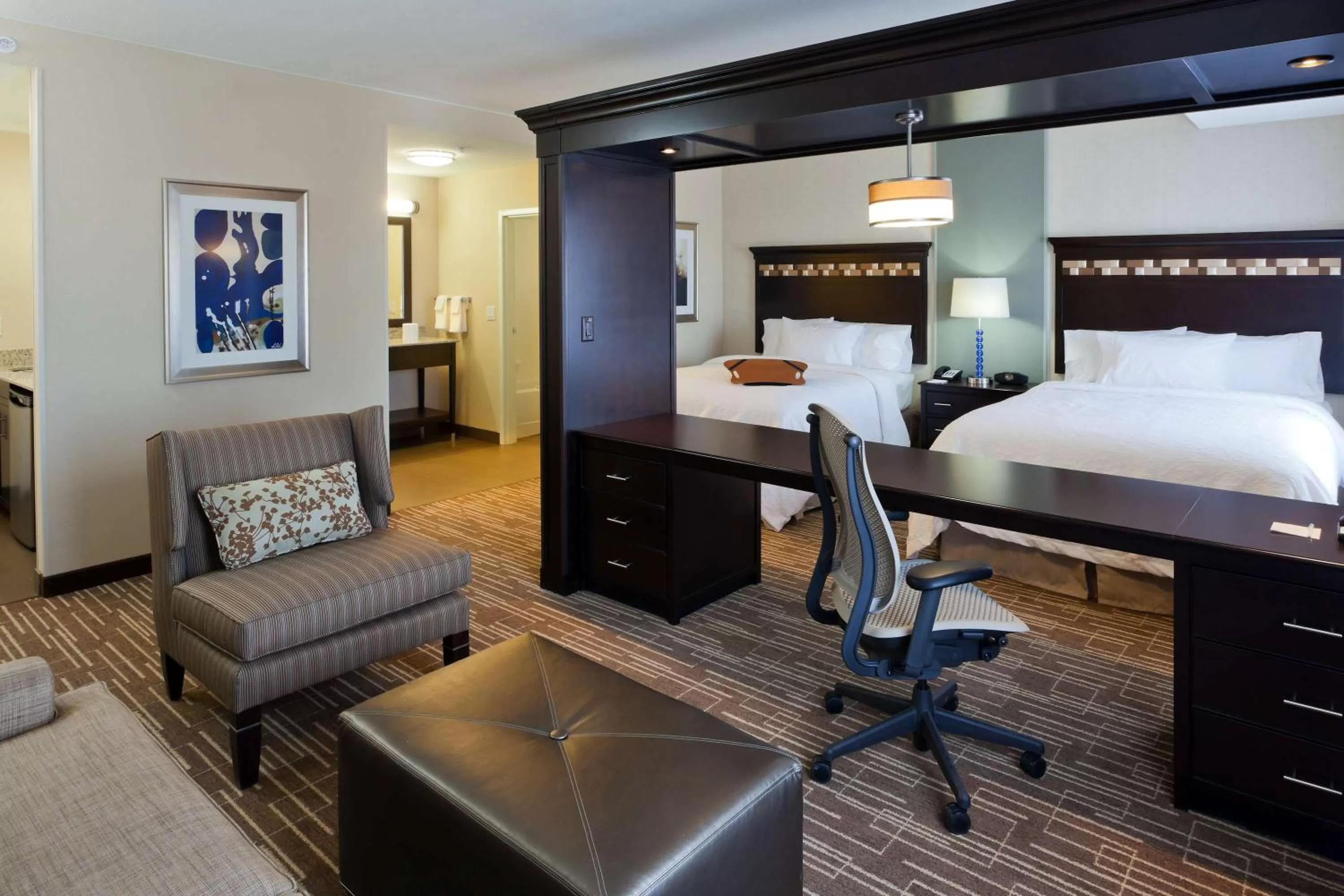 Living room, Bed in Hampton Inn & Suites Denver Airport / Gateway Park