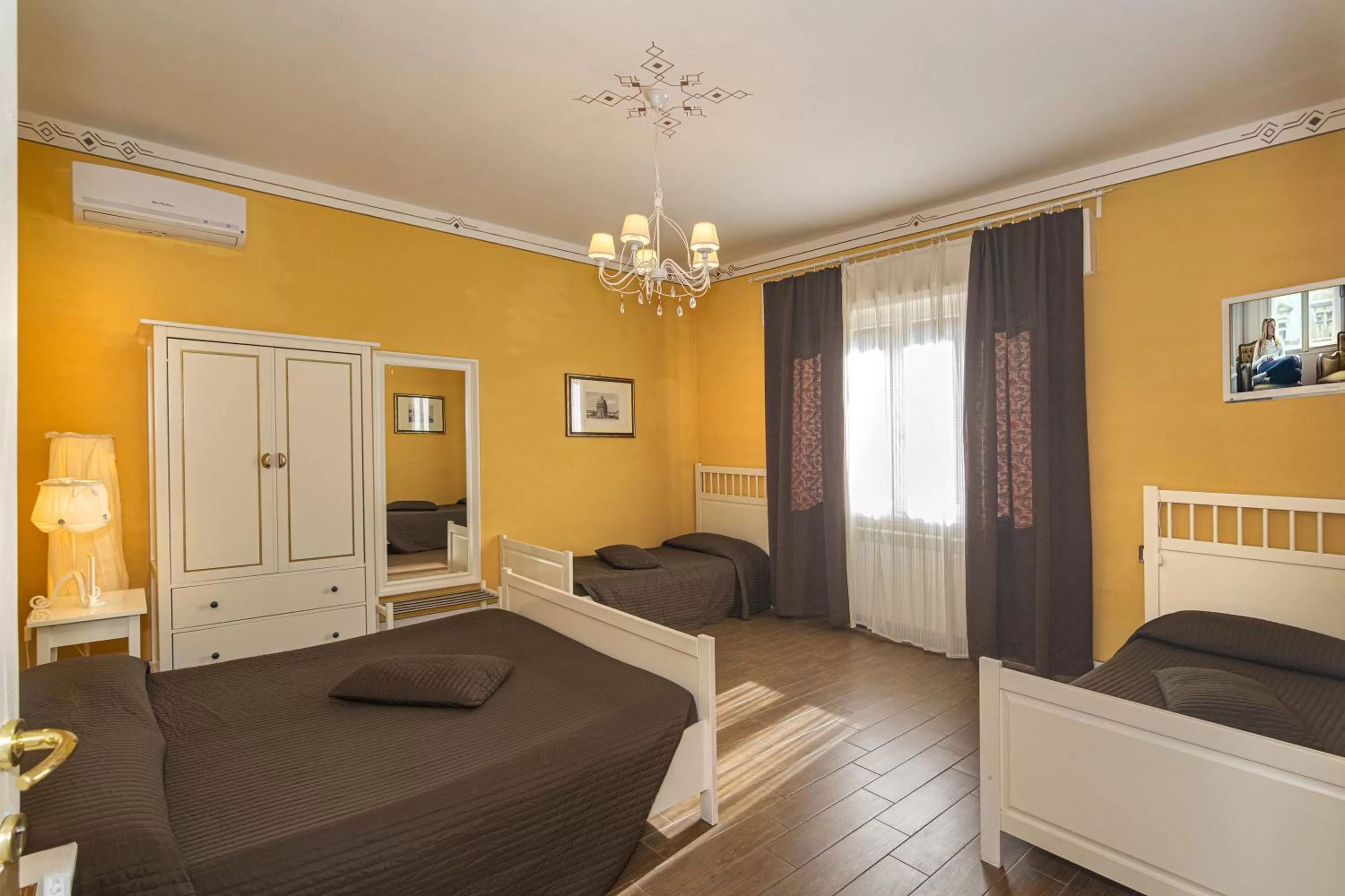 View (from property/room), Bed in Hotel Pisa Tower