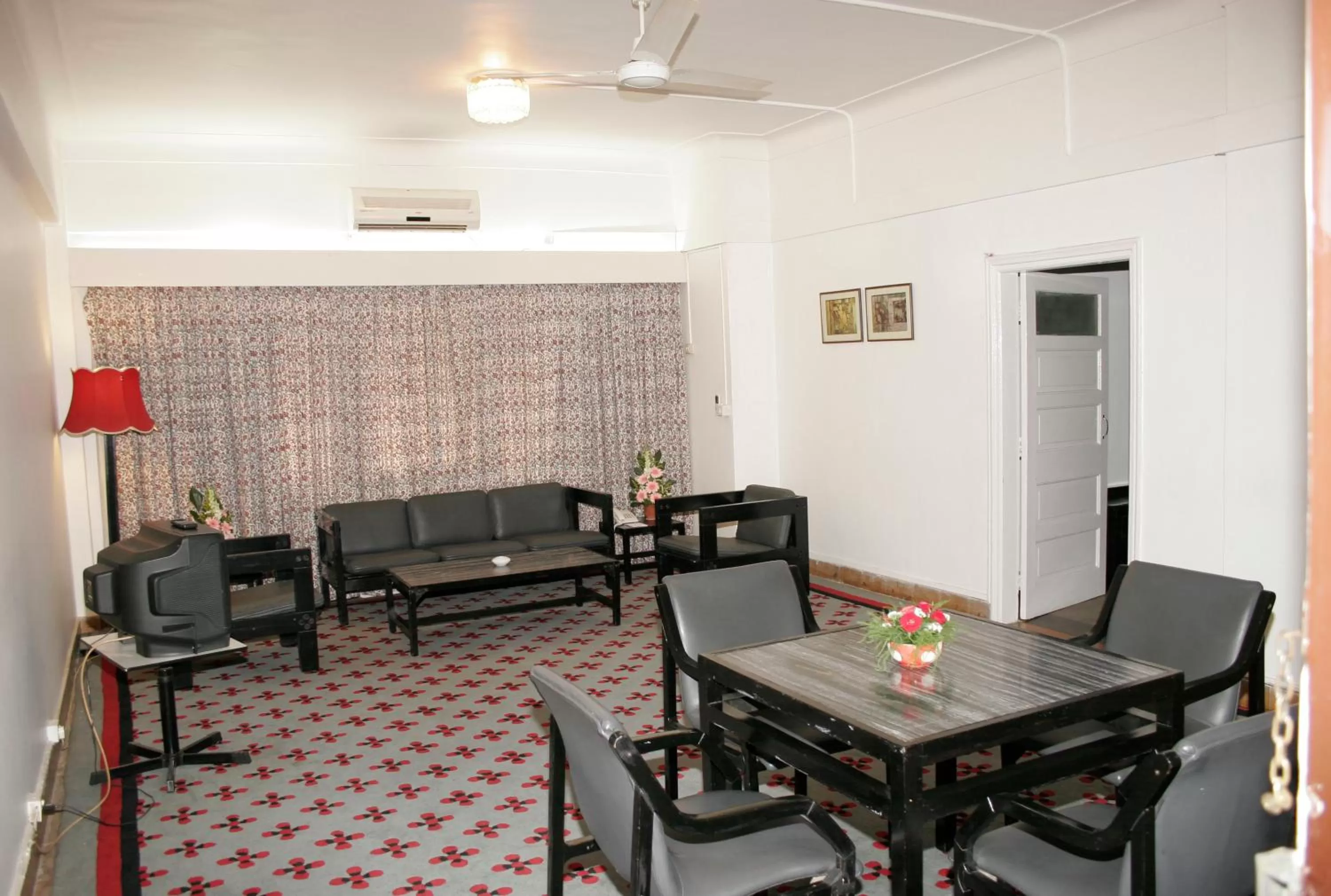 Dining area in West End Hotel Opp Bombay Hospital