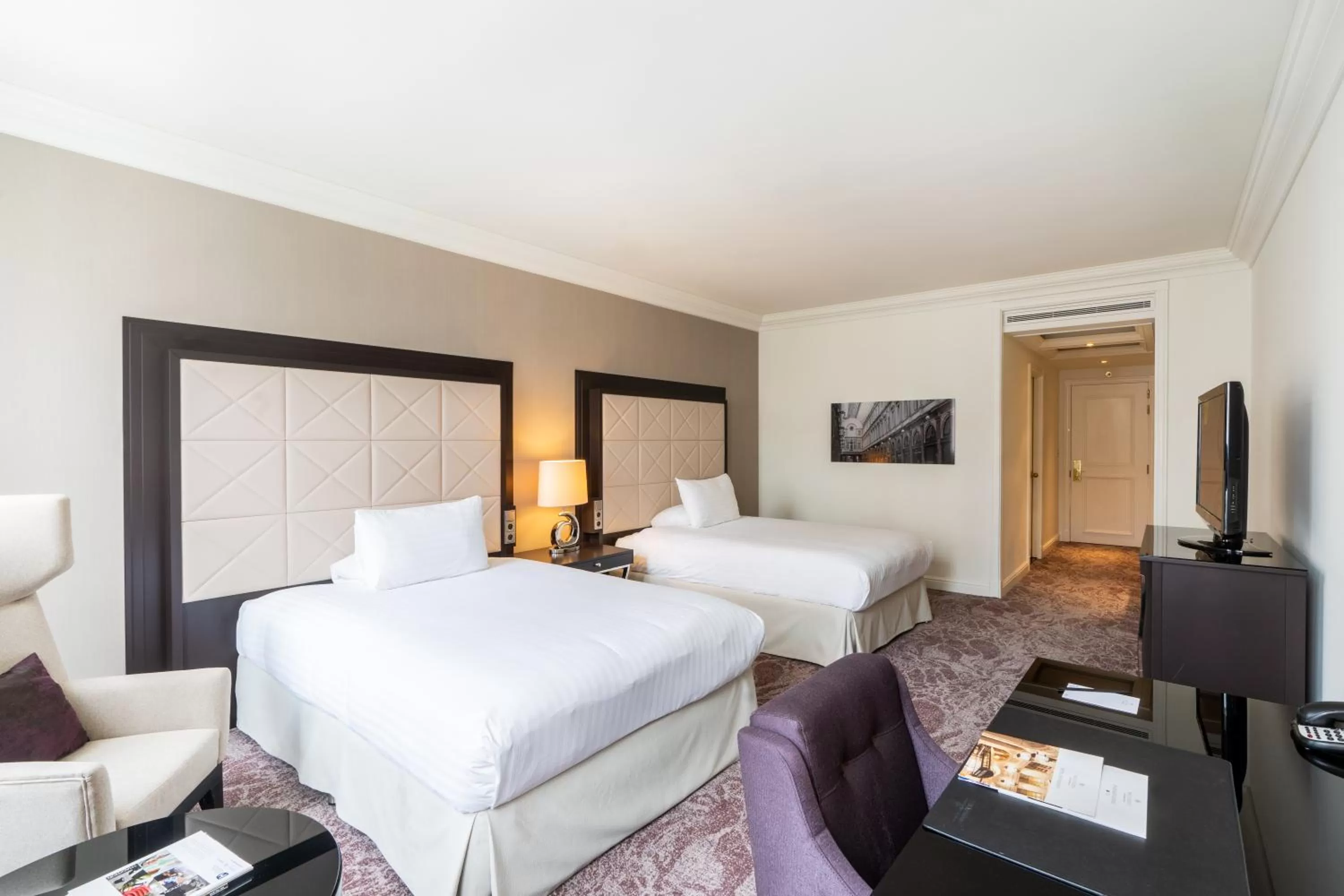 Photo of the whole room, Bed in Steigenberger Icon Wiltcher's