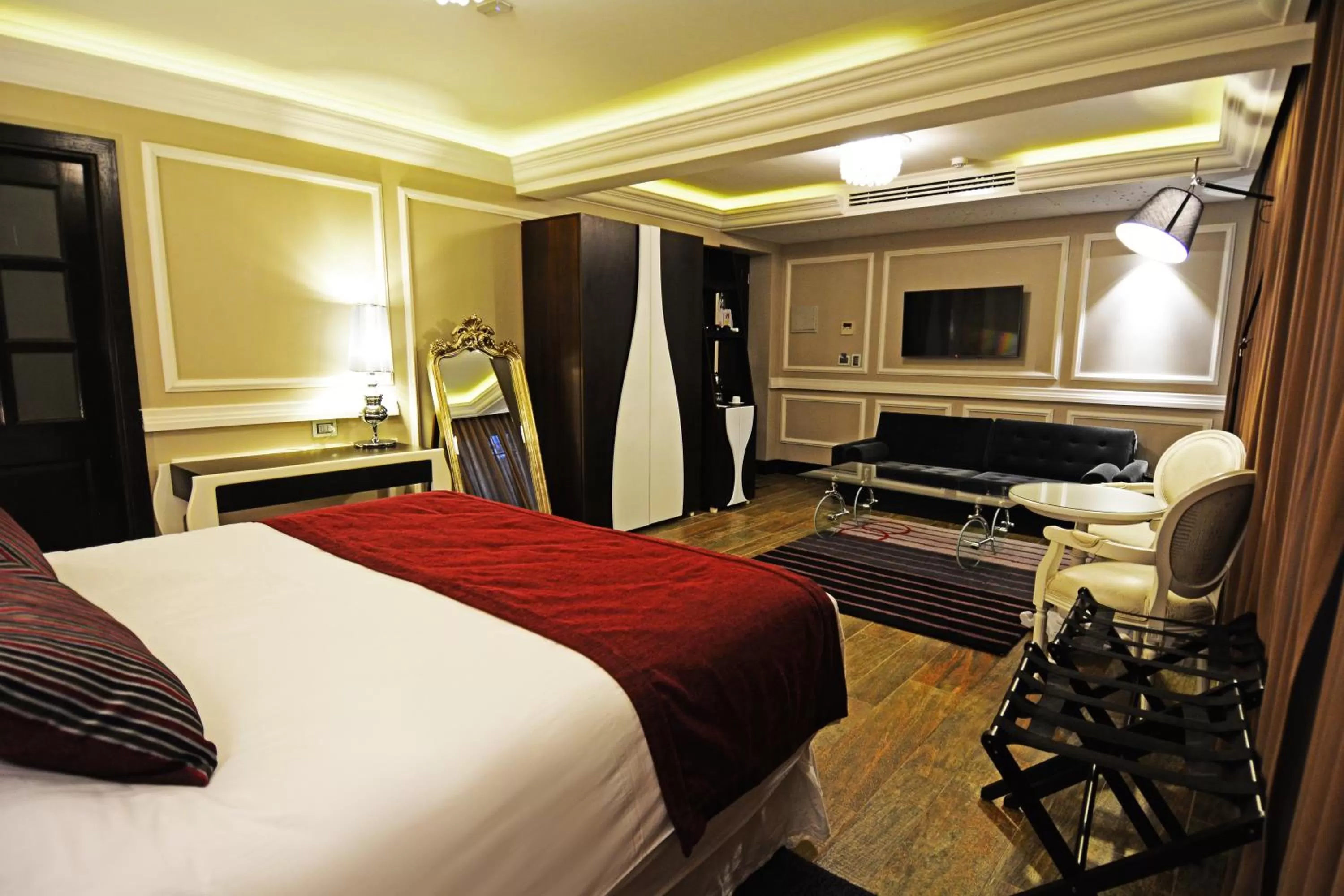 Photo of the whole room, Bed in Hotel Sommelier Boutique