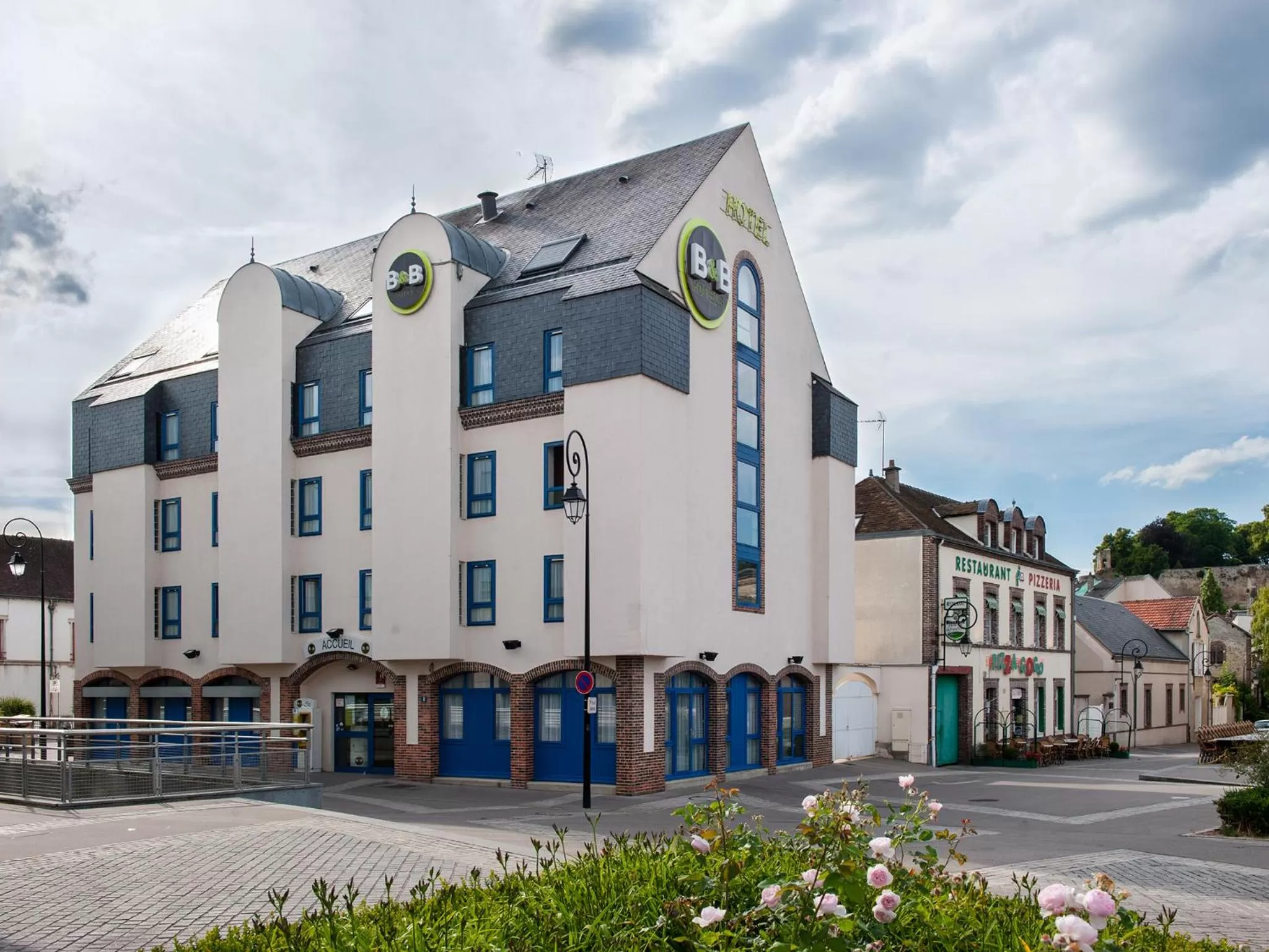 Property building in B&B HOTEL Dreux Centre