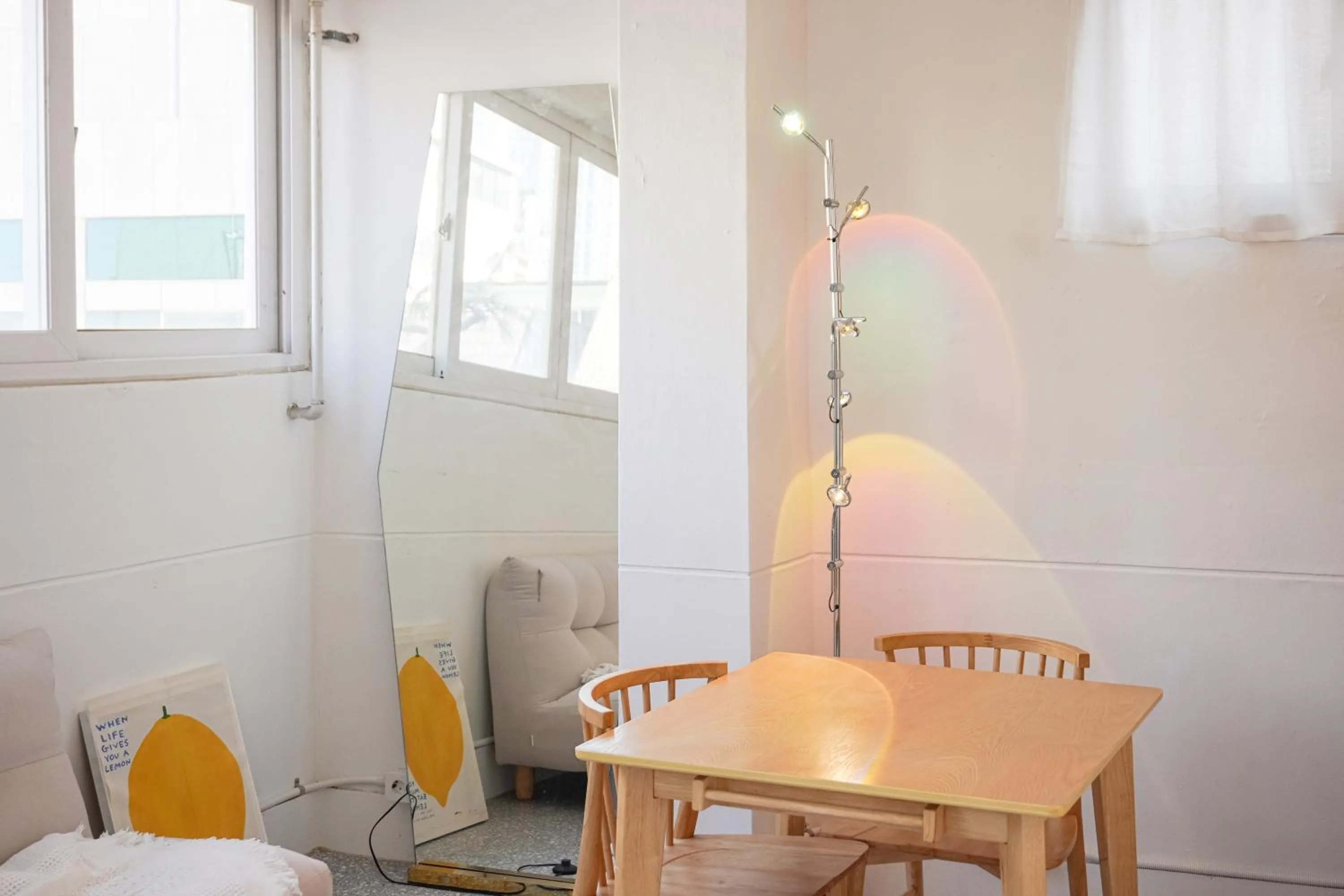 Communal lounge/ TV room in Dongseongro ZERO guesthouse