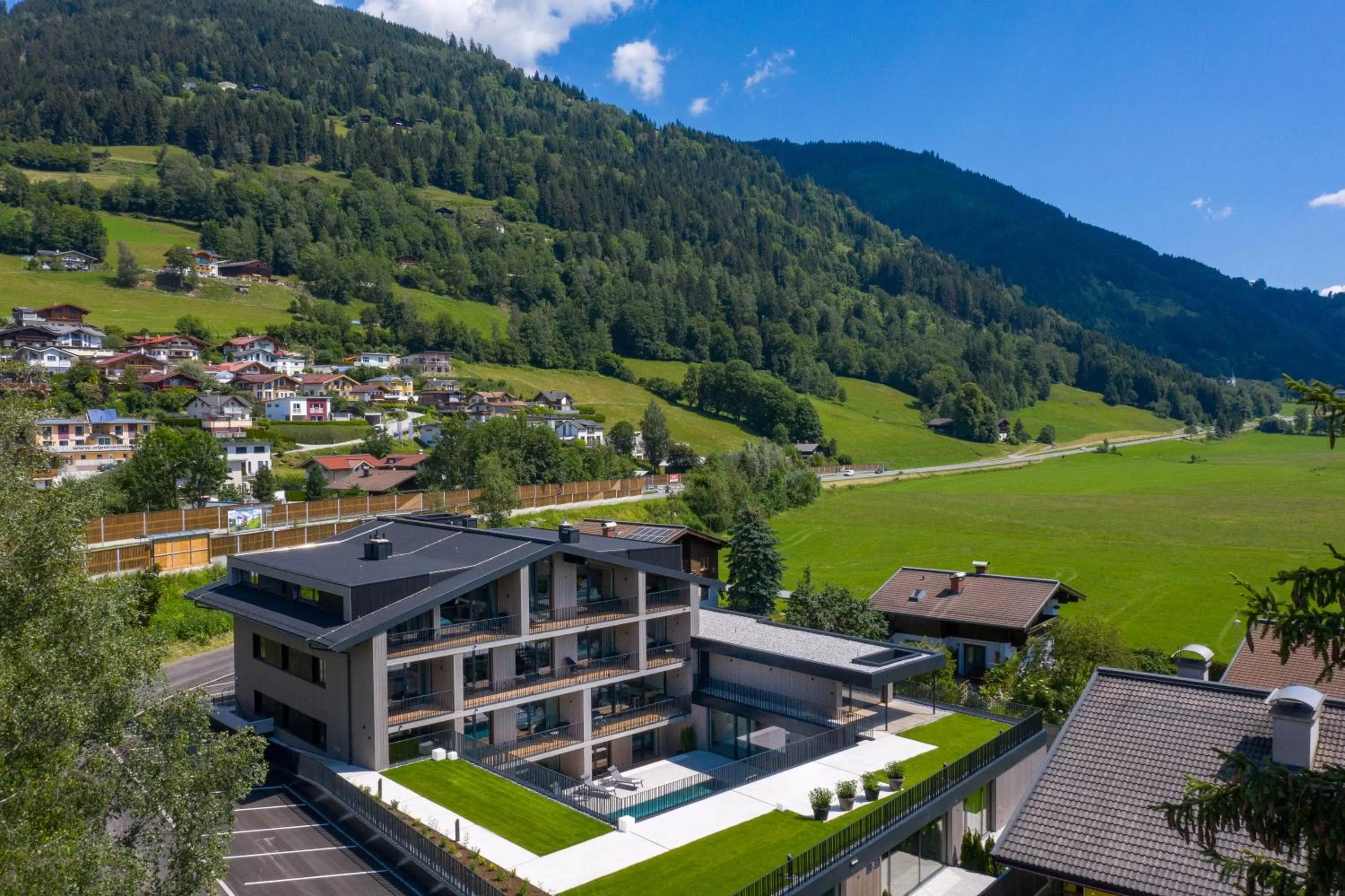 Property building in Emma Deluxe Aparthotel direkt beim Skibus