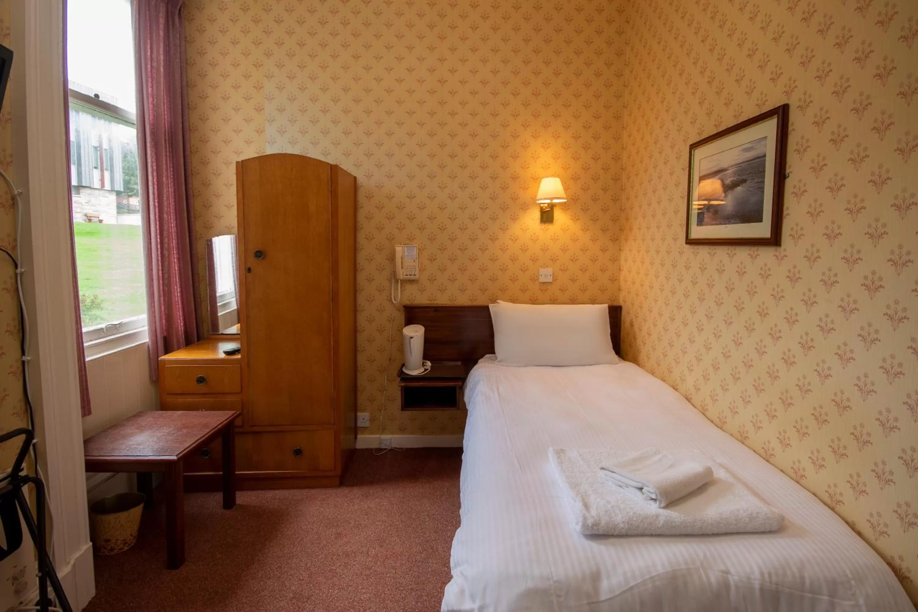 Bed in The Stromness Hotel