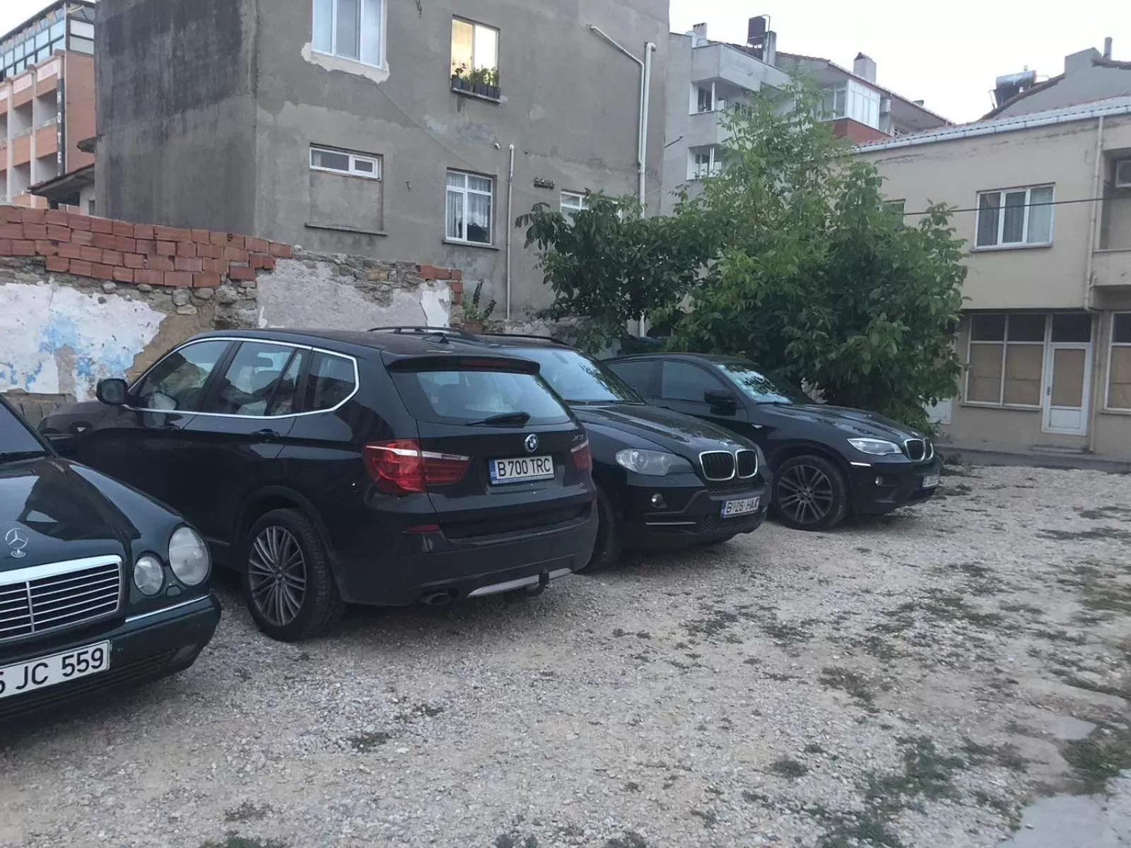 Day in Hotel Crowded House