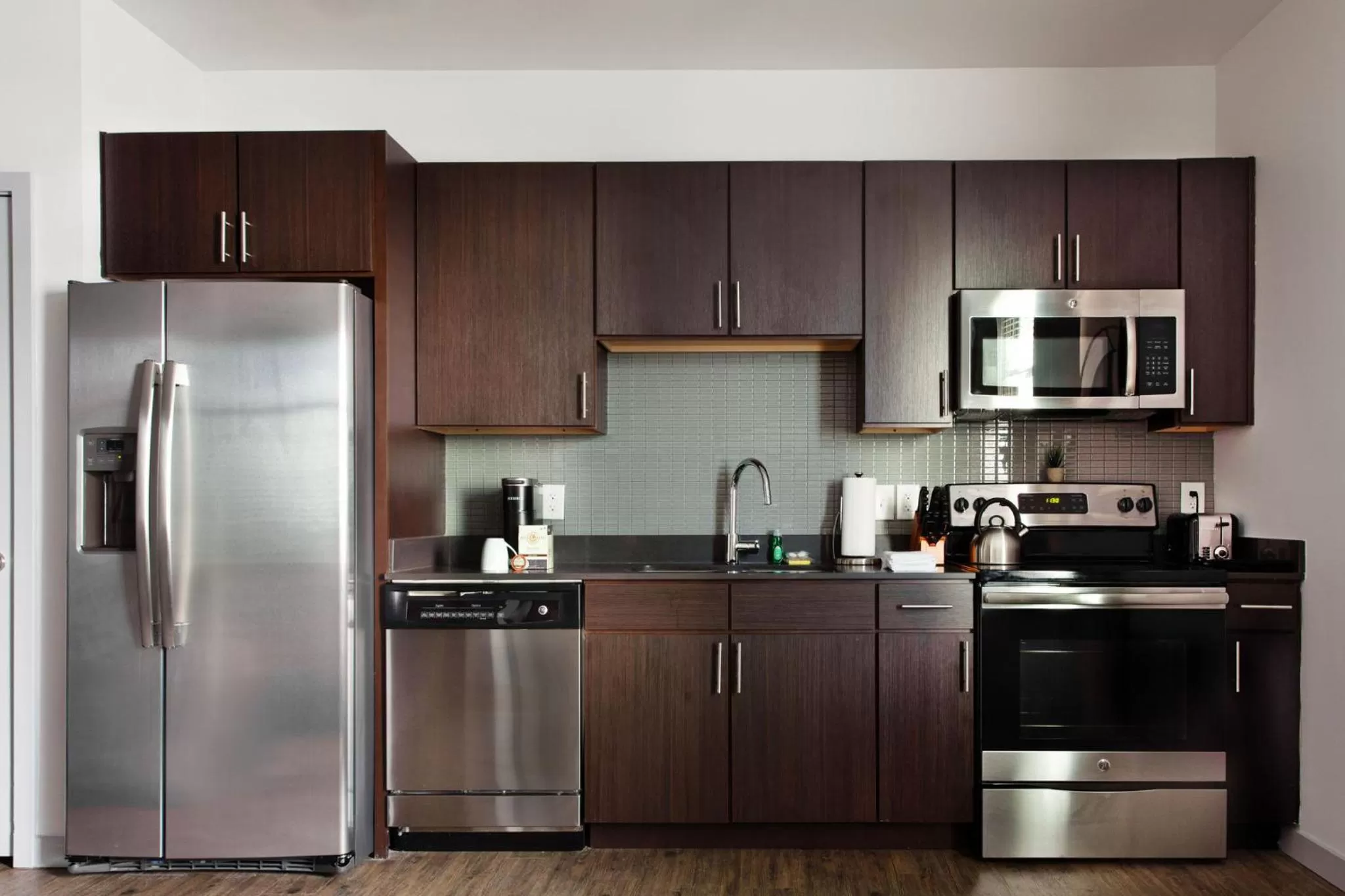 Coffee/tea facilities in Placemakr Music Row - Vanderbilt