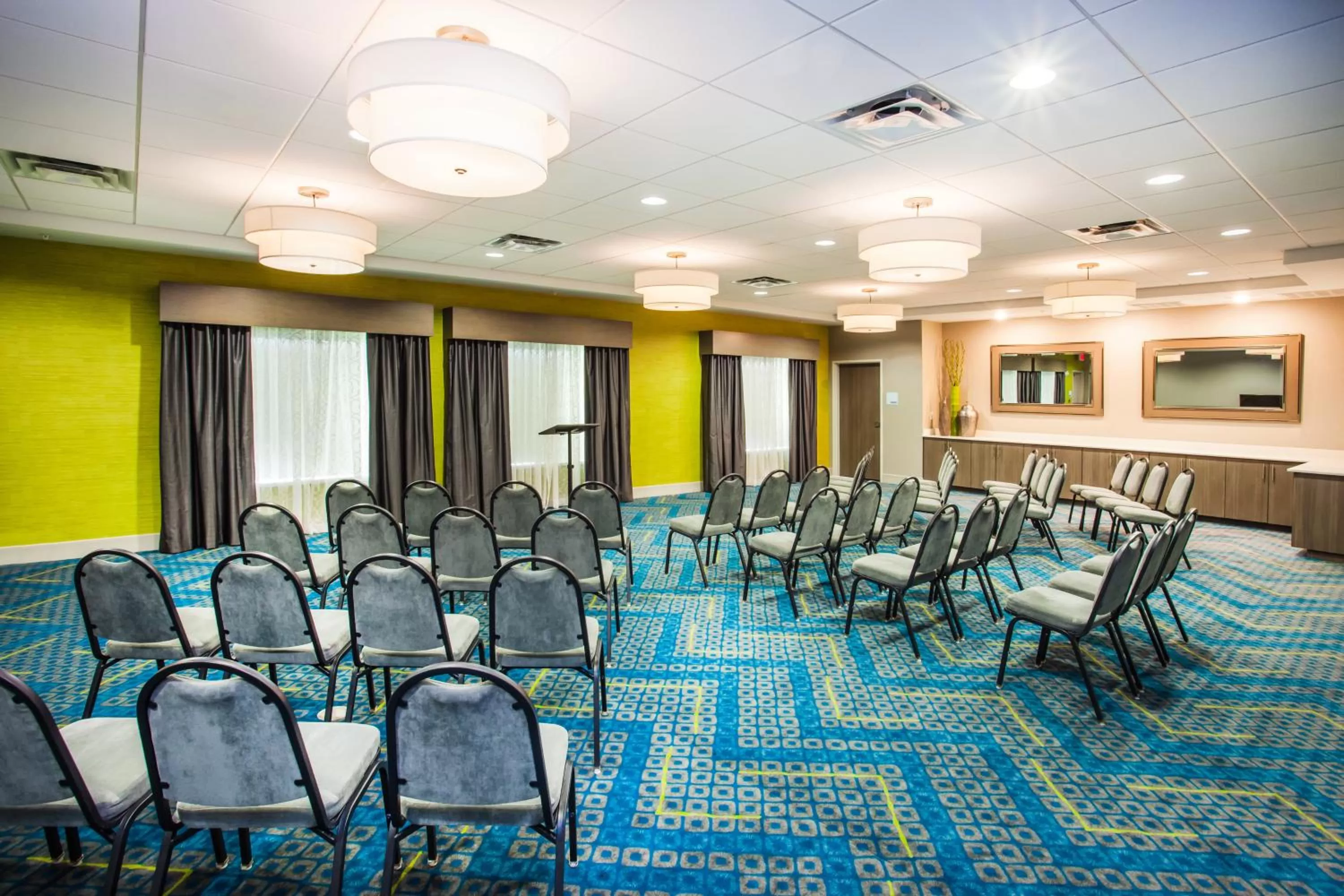 Meeting/conference room in Holiday Inn Express & Suites Litchfield by IHG