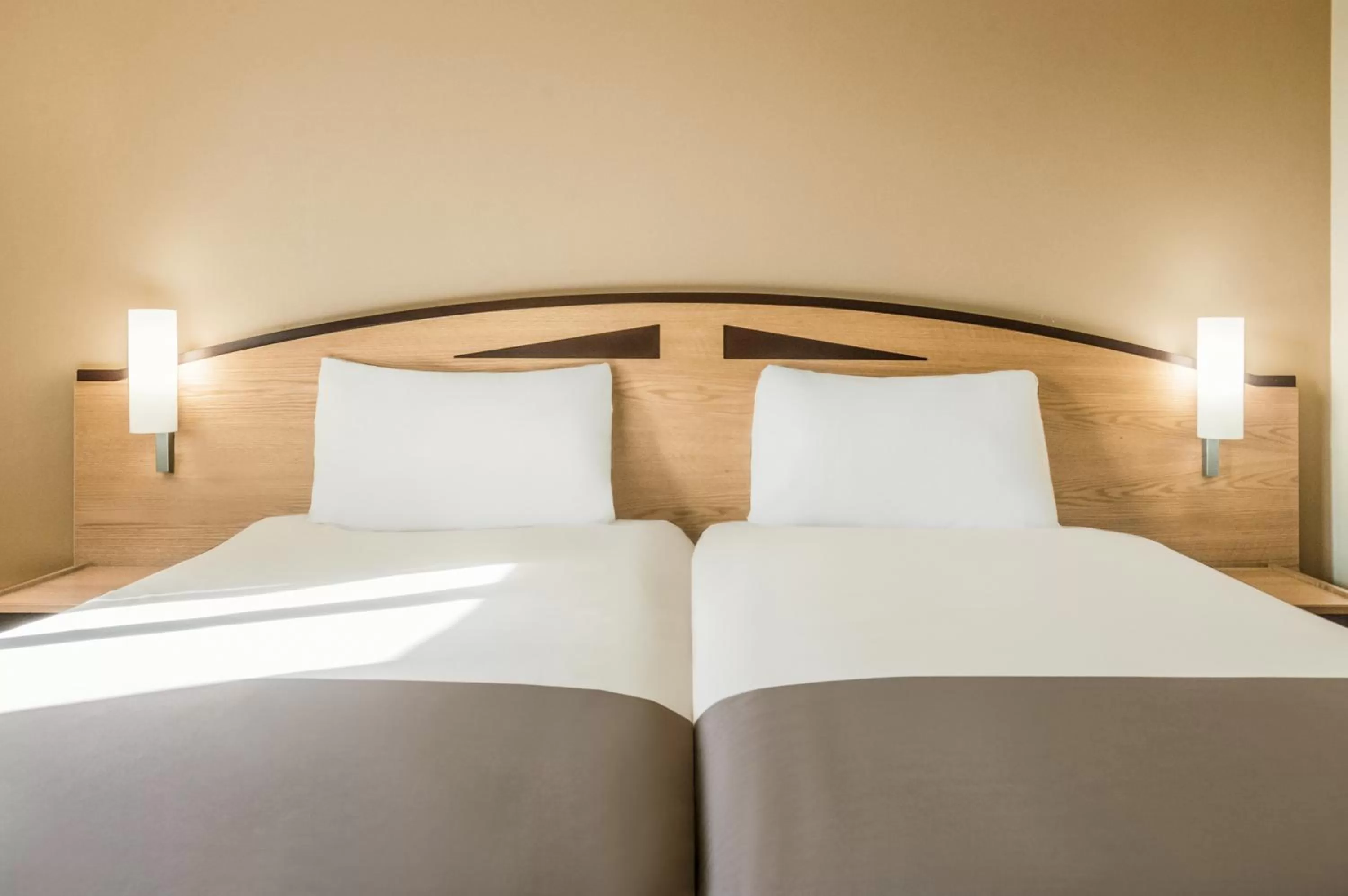 Photo of the whole room in ibis Chesterfield Centre – Market Town