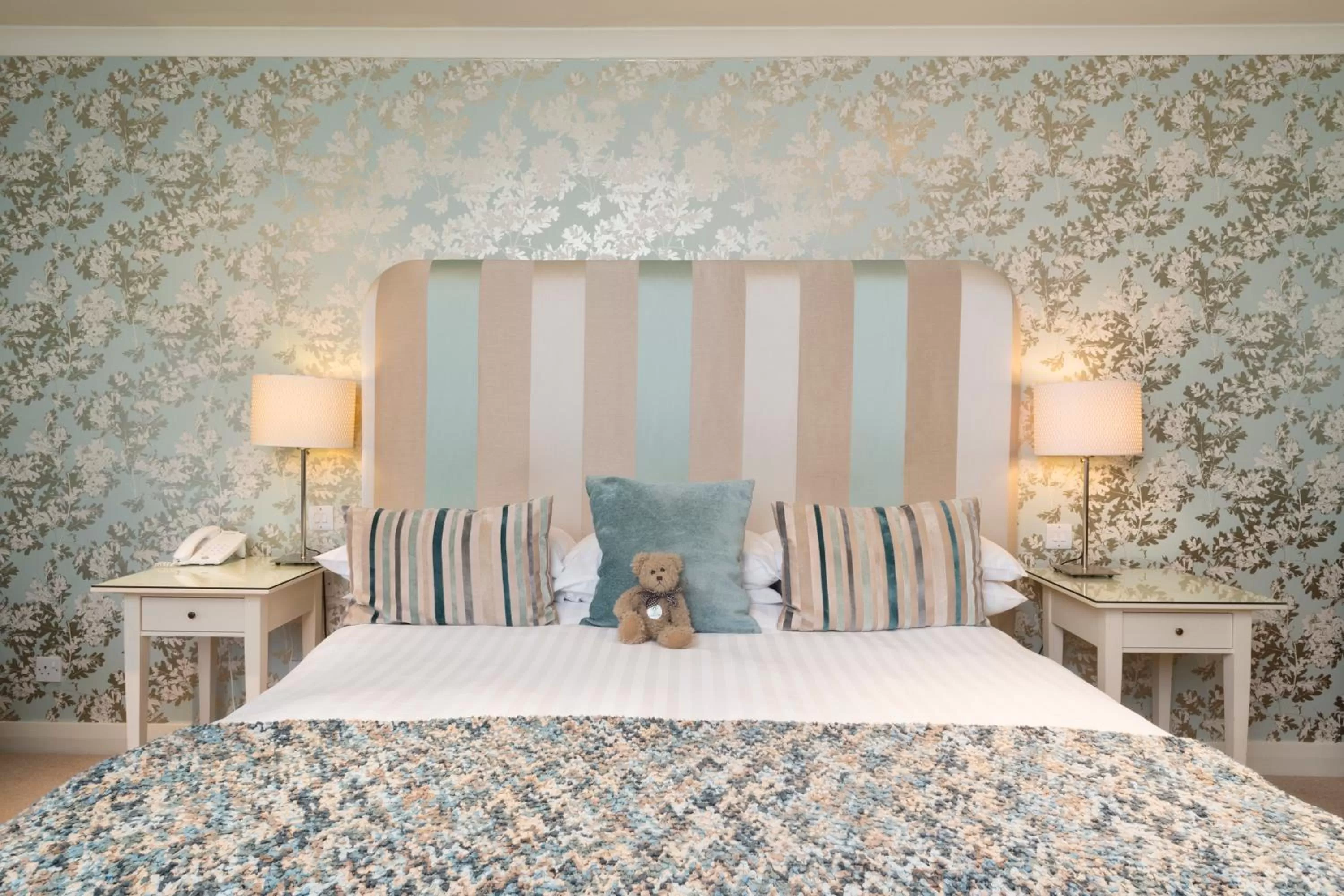 Photo of the whole room, Bed in Rufflets St Andrews