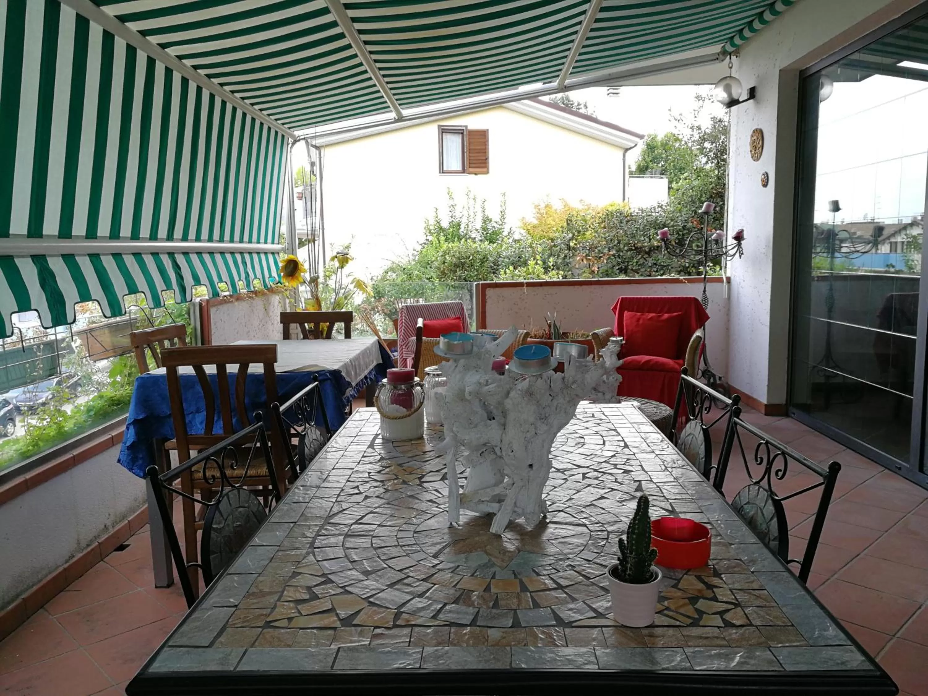 Restaurant/Places to Eat in The Incantation Guest House