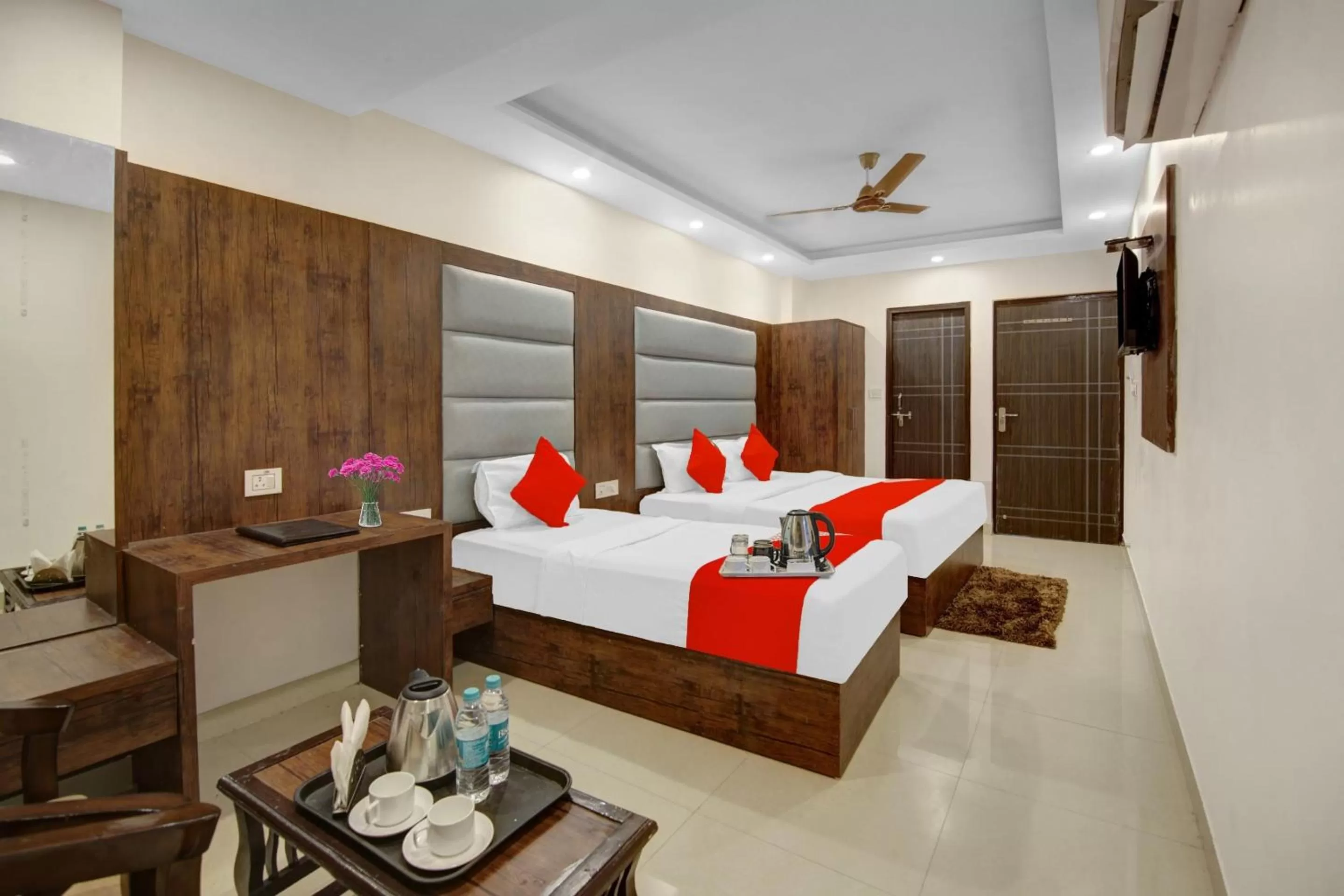 Bedroom in Super OYO Flagship Hotel Tez Plaza